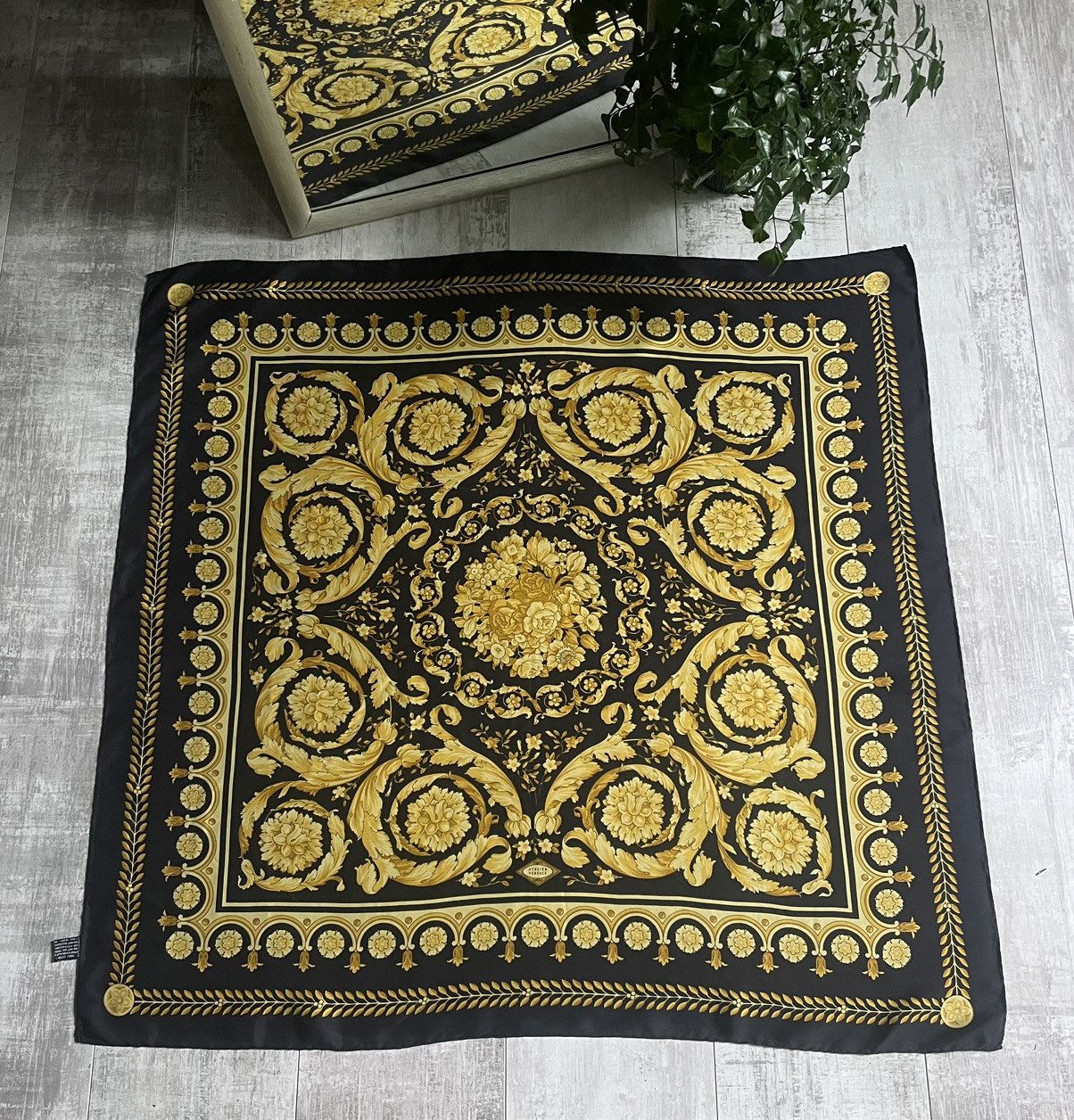 Versace Versace Barocco Silk Scarf Foulard Size ONE SIZE - 2 Thumbnail