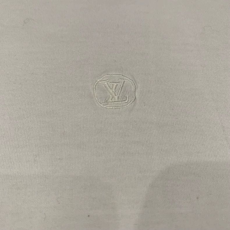 Louis Vuitton Louis Vuitton White embroidered small logo short sleeve Size US L / EU 52-54 / 3 - 6 Thumbnail