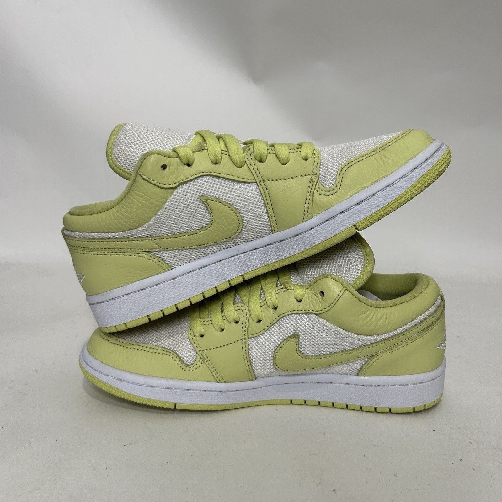 Jordan Brand Nike Air Jordan 1 Low WMNS “Limelight/White Light Green” Size US 8.5 / IT 38.5 - 3 Thumbnail