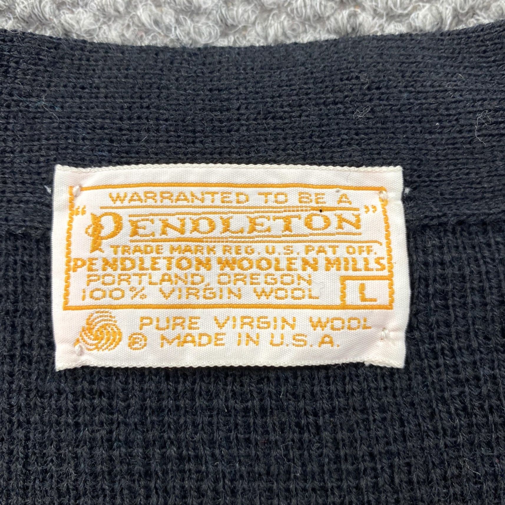 Pendleton VINTAGE Pendleton Cardigan Shirt Womens Large Black Wool Fair Isle 60s 70s Ladies Cardigan Shirt Size L / US 10 / IT 46 - 6 Thumbnail