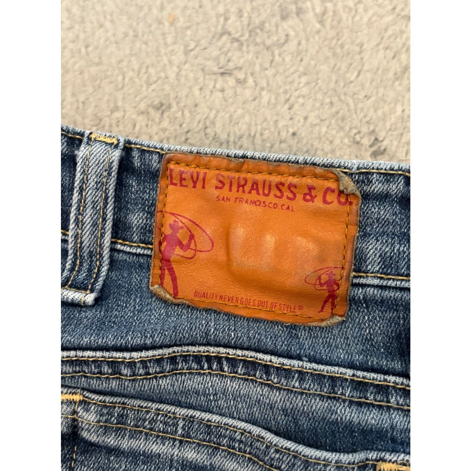 Levi's VINTAGE Levi’s Jeans Womens 26M Flare Leg Distressed Medium Wash Blue Made USA Size 26" / US 2 / IT 38 - 6 Thumbnail