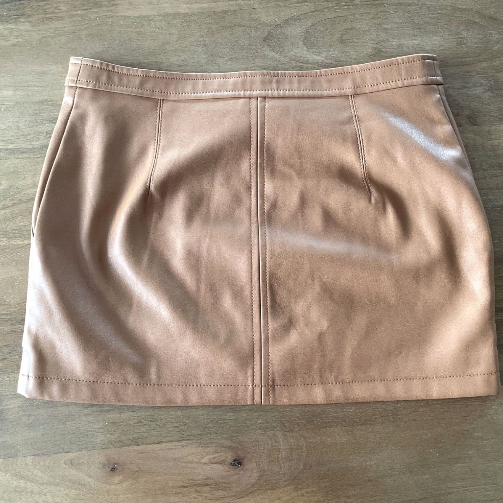 Free People VINTAGE Free People Maya Mod Vegan Faux Leather Mini Skirt Women Size 2 Tan Zip Up Wrap Size 26" / US 2 / IT 38 - 2 Thumbnail