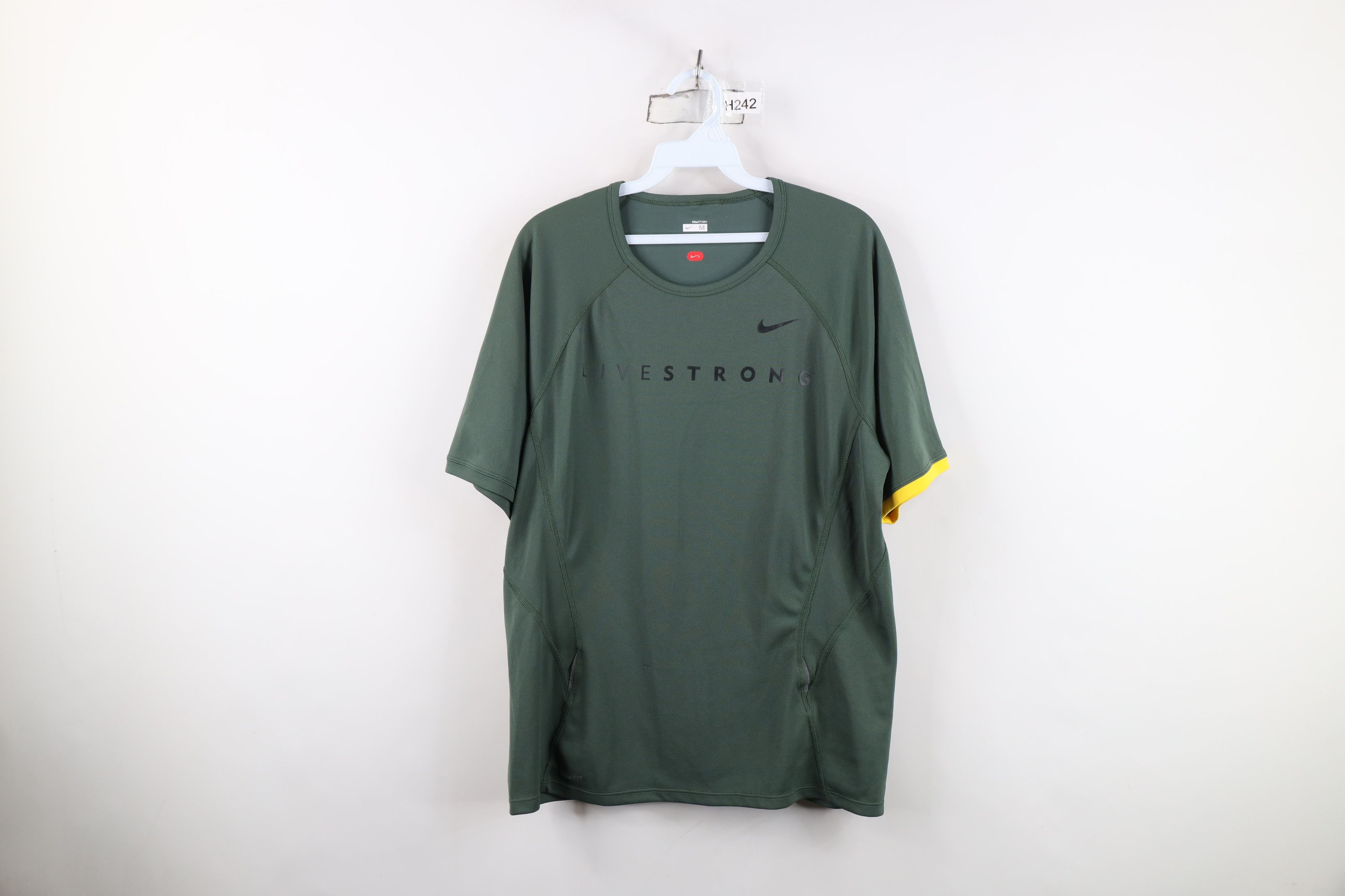 Nike Vintage Nike Livestrong Armstrong Knit Reflective T-Shirt Size US M / EU 48-50 / 2 - 1 Thumbnail