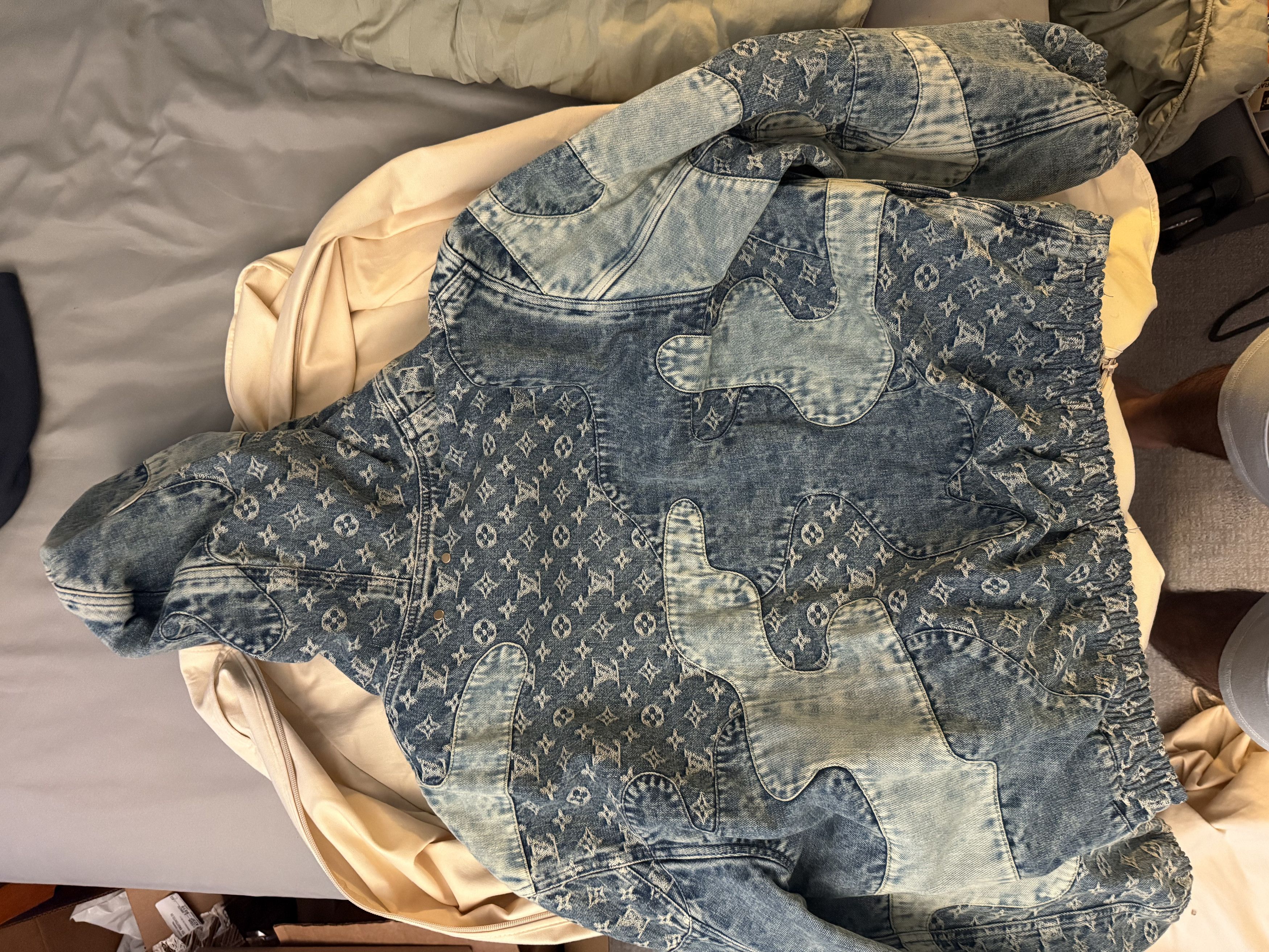 Louis Vuitton Louis Vuitton x Nigo Monogram Patchwork Denim Hoodie Size US M / EU 48-50 / 2 - 6 Thumbnail