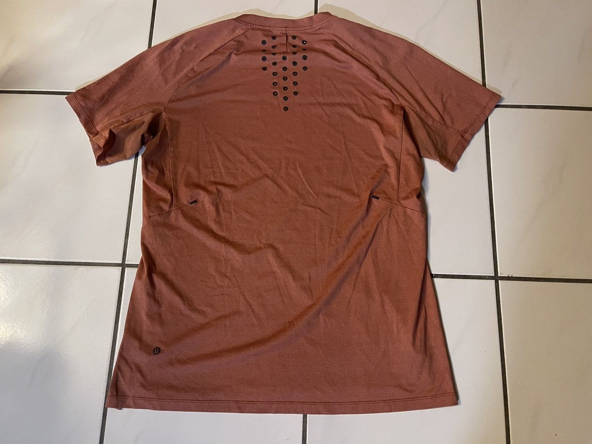 Lululemon LULULEMON Men's Orange Textured Training Shirt Men's Large Size US L / EU 52-54 / 3 - 3 Thumbnail