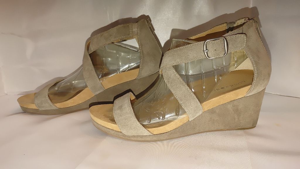 Lucky Brand Lucky Brand Kenadee Suede Wedge Sandal Size 8M Size US 8 / IT 38 - 3 Thumbnail