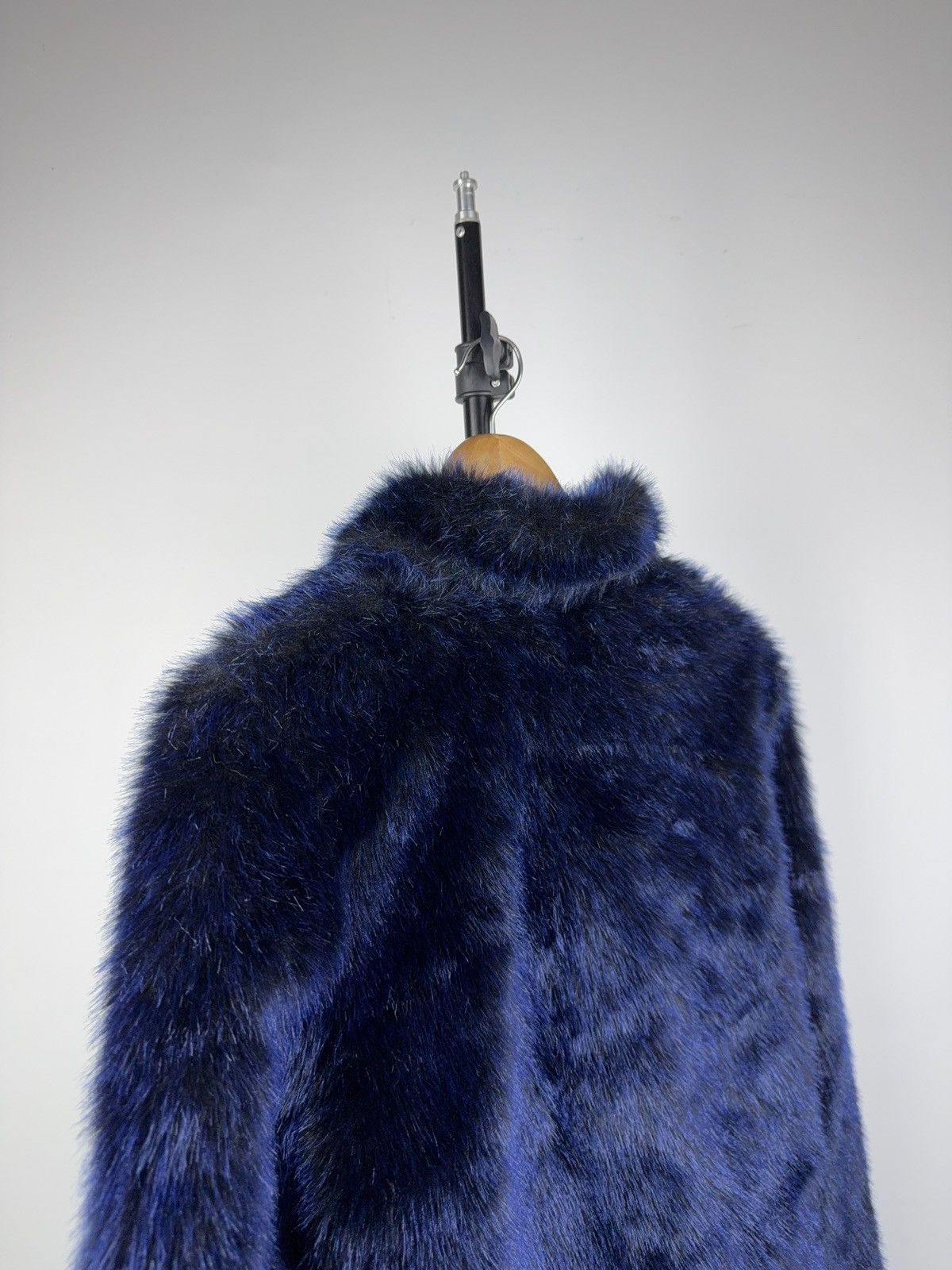 Japanese Brand Avant Garde Japanese Y2K Blue Fluffy Faux Fur Cropped Jacket Size L / US 10 / IT 46 - 8 Thumbnail