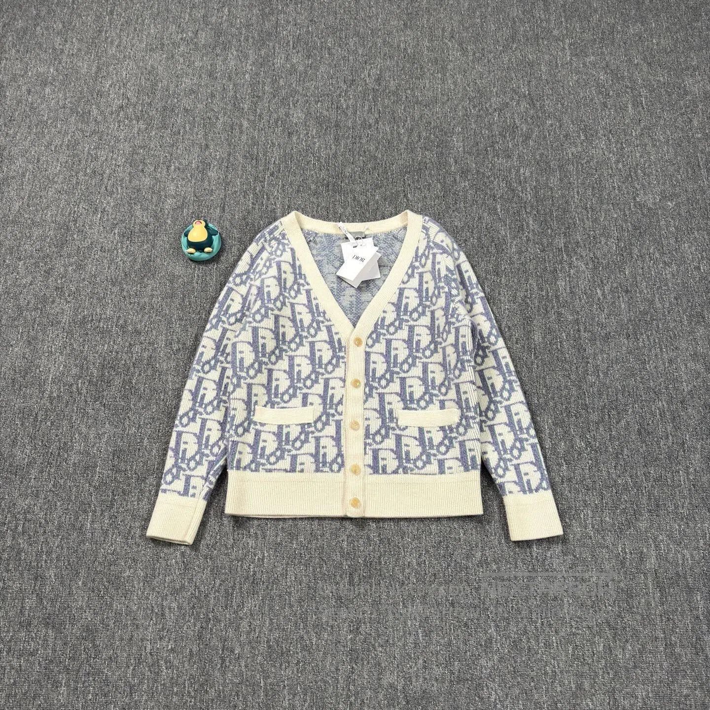 Dior dior white blue patterned wool cardigan. Size US M / EU 48-50 / 2 - 1 Thumbnail