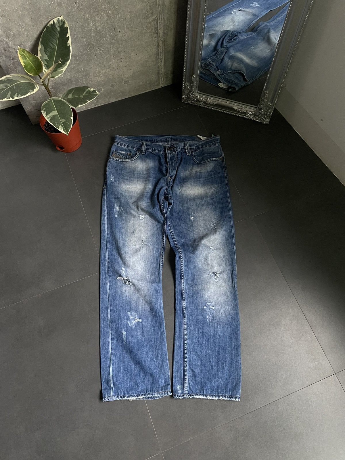 Diesel Vintage Diesel industry Distressed Washed Jeans Size US 34 / EU 50 - 1 Thumbnail