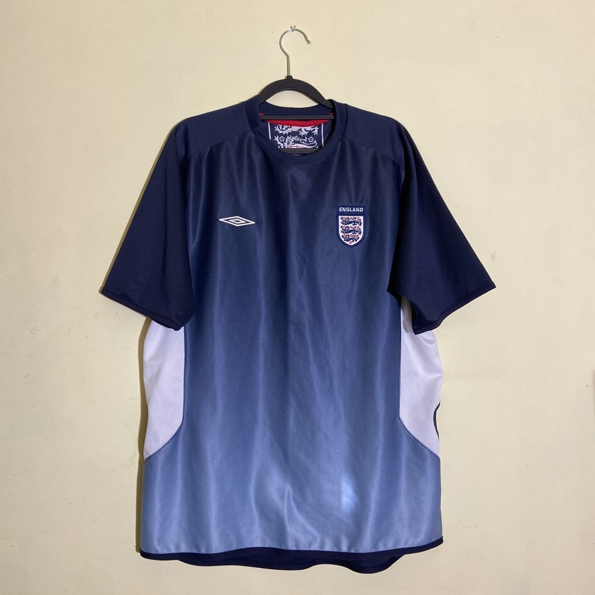 Umbro Umbro England Jersey 2000s Navy Gradient – Size L Size US L / EU 52-54 / 3 - 1 Thumbnail