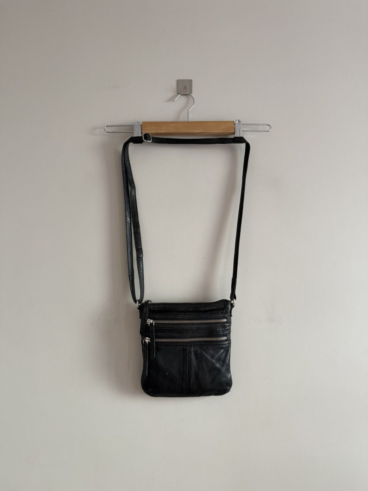Vintage Vintage Black Leather Multi Zip Crossbody Bag Size ONE SIZE - 1 Thumbnail