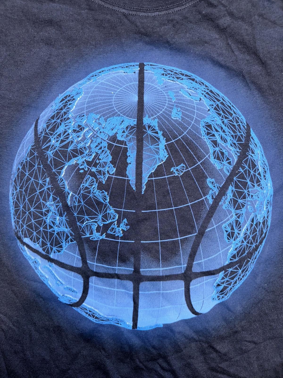 Nike Rare Vintage Nike Men’s Blue Earth Basketball Sphere T-Shirt Size US M / EU 48-50 / 2 - 4 Thumbnail
