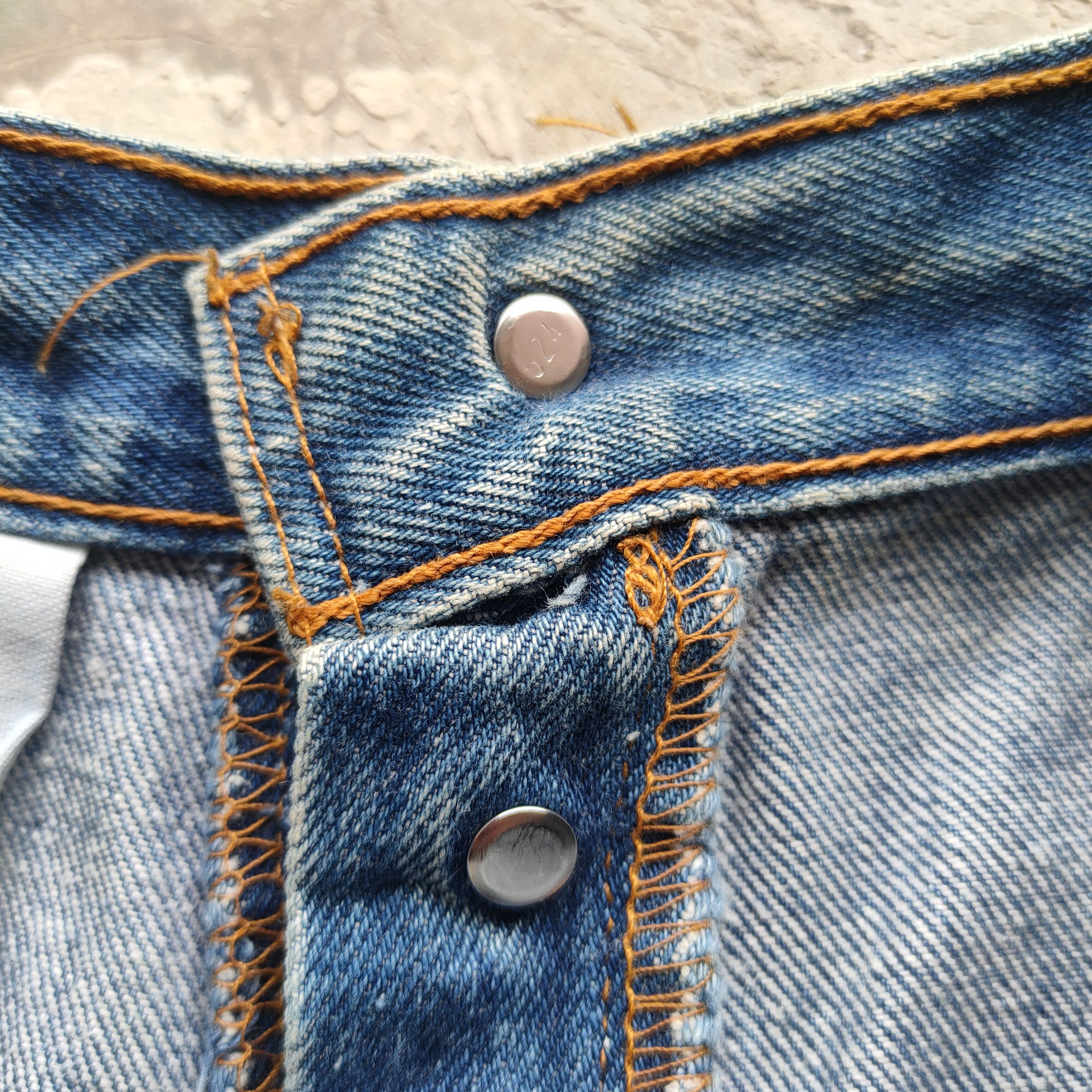 Levi's Vintage Clothing W32 VINTAGE LEVI'S 501 USA 95' FADED DISTRESSED JEANS PANTS Size US 32 / EU 48 - 12 Thumbnail