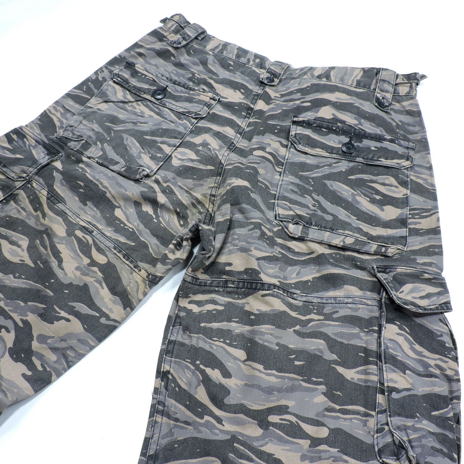 Japanese Brand MATHAWK UNION MADE TIGER STRIPES CARGO LONG PANTS Size US 32 / EU 48 - 15 Thumbnail