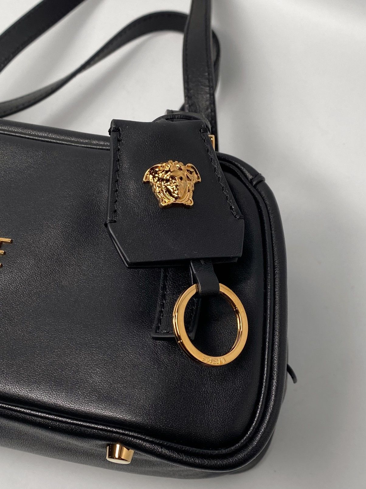 Versace Versace Versace Tag Zip Leather Shoulder Bag Size ONE SIZE - 12 Thumbnail