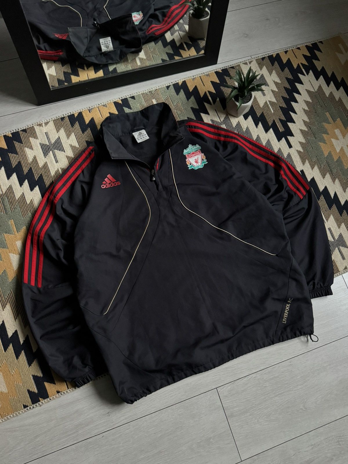 Adidas Vintage Adidas Liverpool 09/10 Carlsberg Nylon Jacket Size US L / EU 52-54 / 3 - 3 Thumbnail