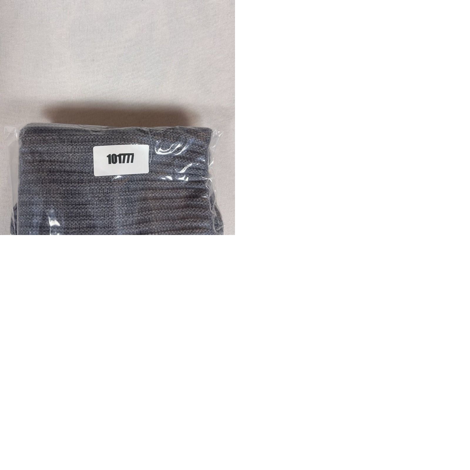 Croft & Barrow Croft & Barrow Womens Knit V-Neck Sweater L Long Sleeve NWT Gray Accents: Breathable Lightweight Pullover Knit 100% Acrylic Size L / US 10 / IT 46 - 9 Thumbnail