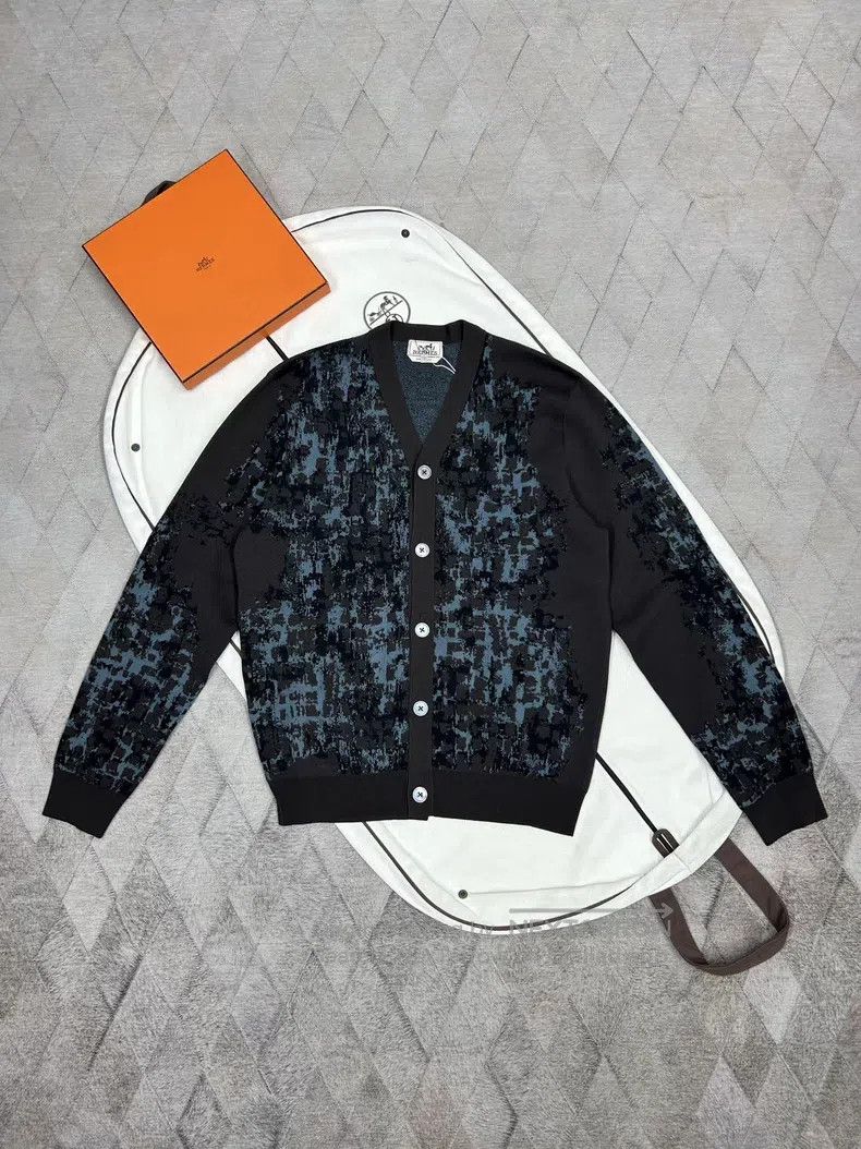 Hermes Hermes Artistic rendering wool cardigan, very thick, can b Size US L / EU 52-54 / 3 - 1 Thumbnail