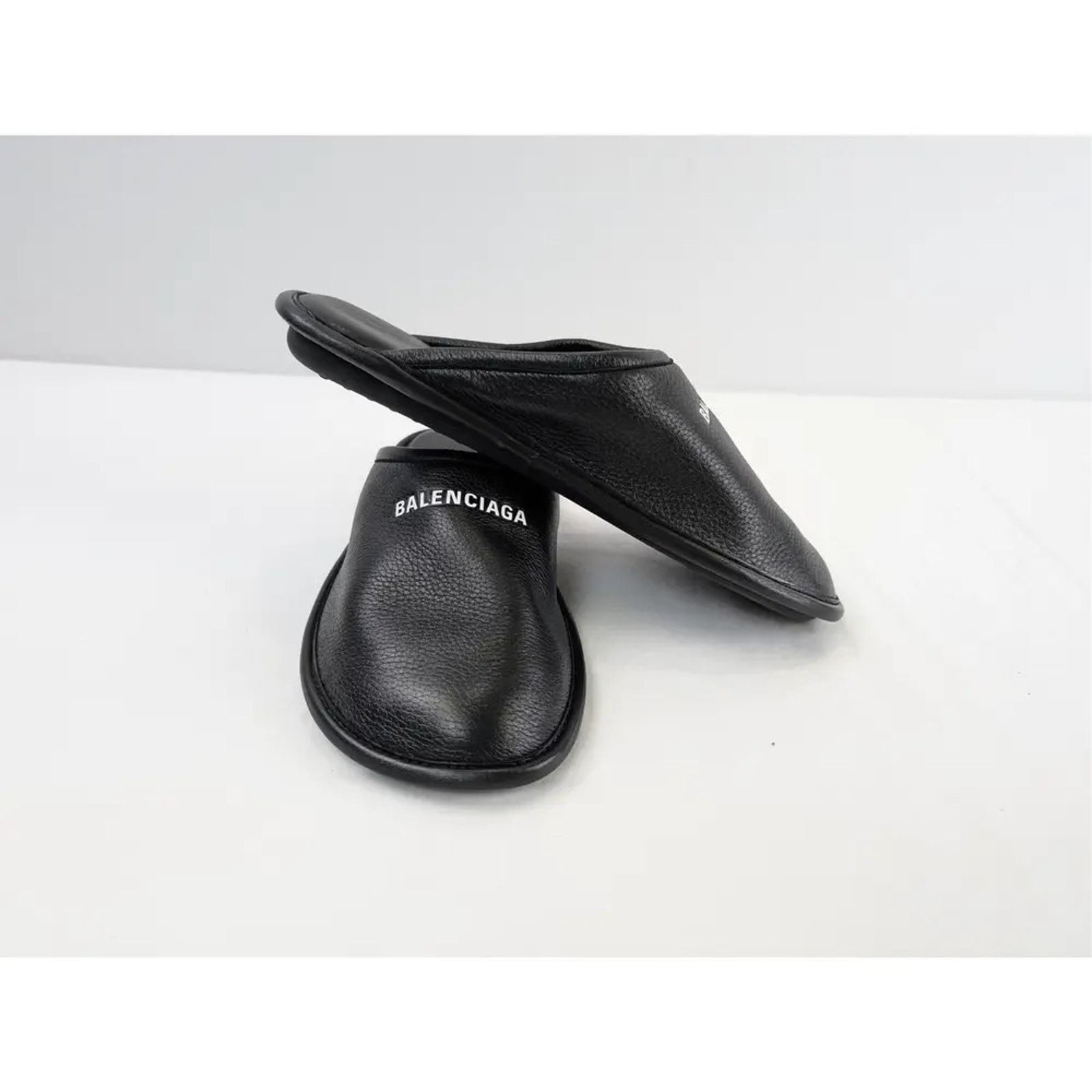 Balenciaga o1rshd1 Logo Grained Leather / Control Home Mule Flat Black Size US 11 / EU 44 - 11 Thumbnail