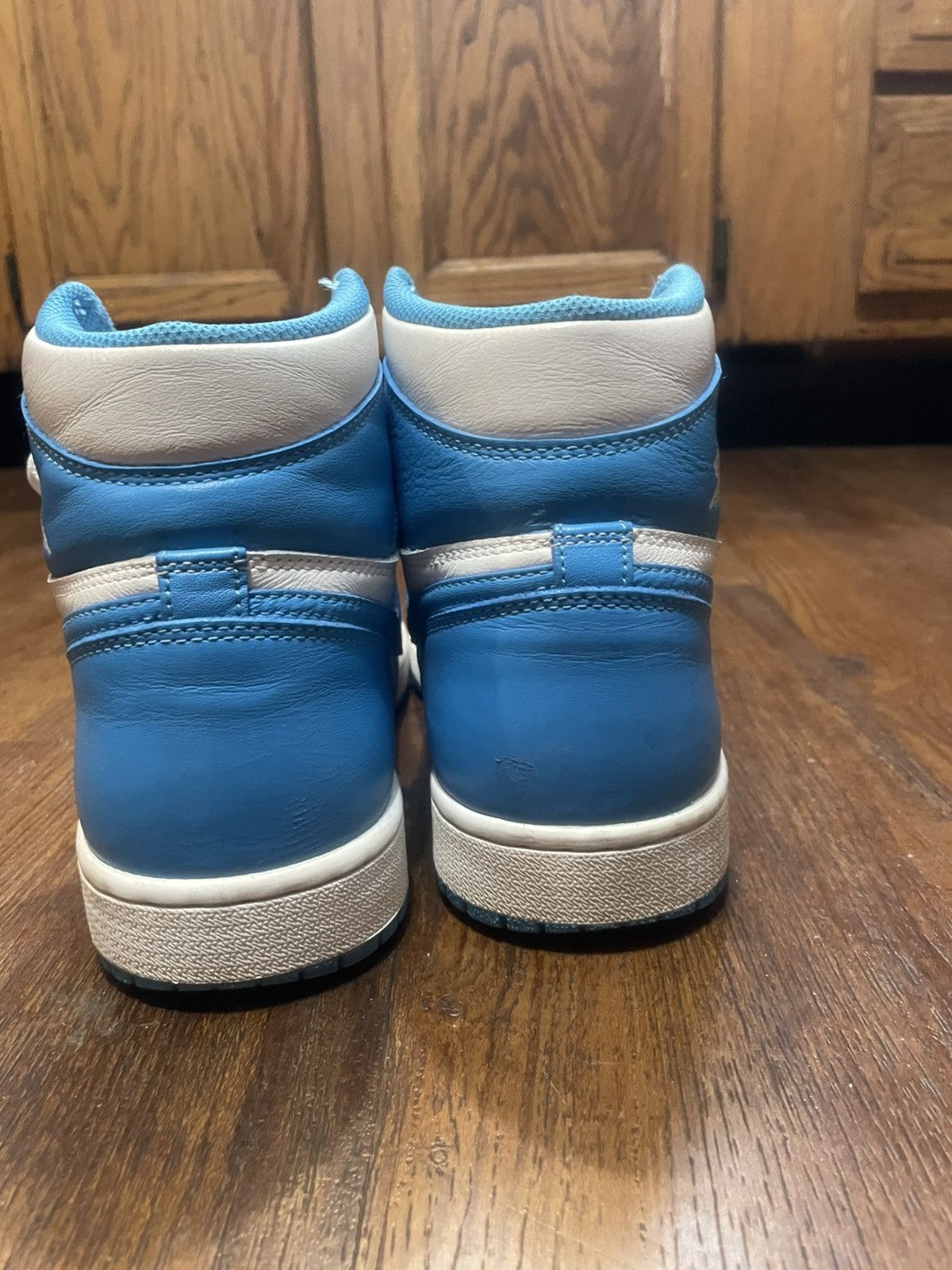 Jordan Brand Air Jordan 1 UNC 2015 Size US 9 / EU 42 - 4 Thumbnail