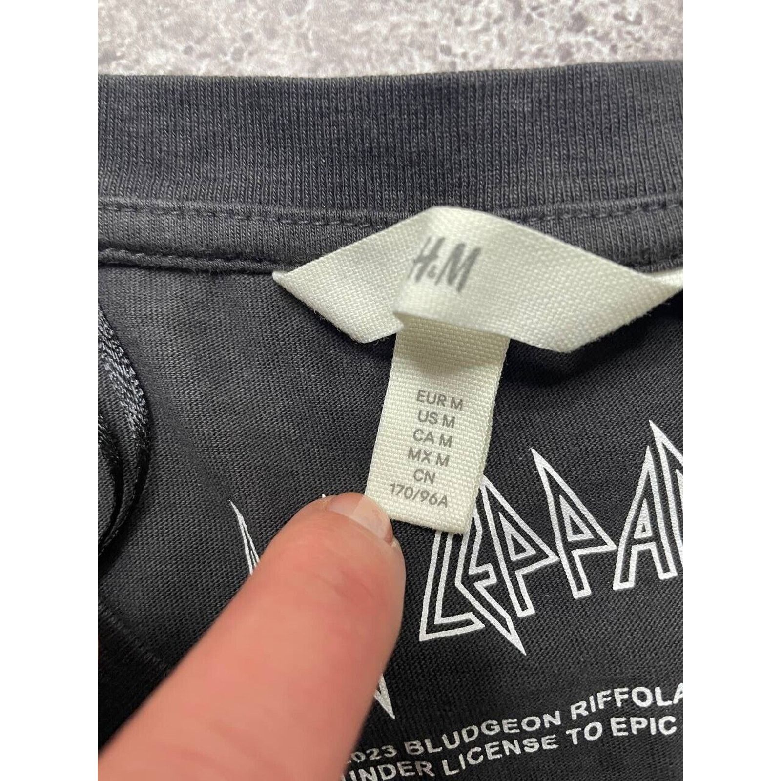 Def Leppard Vintage Def Leppard Band T-Shirt Black Leopard Cotton Size M Size US M / EU 48-50 / 2 - 4 Thumbnail
