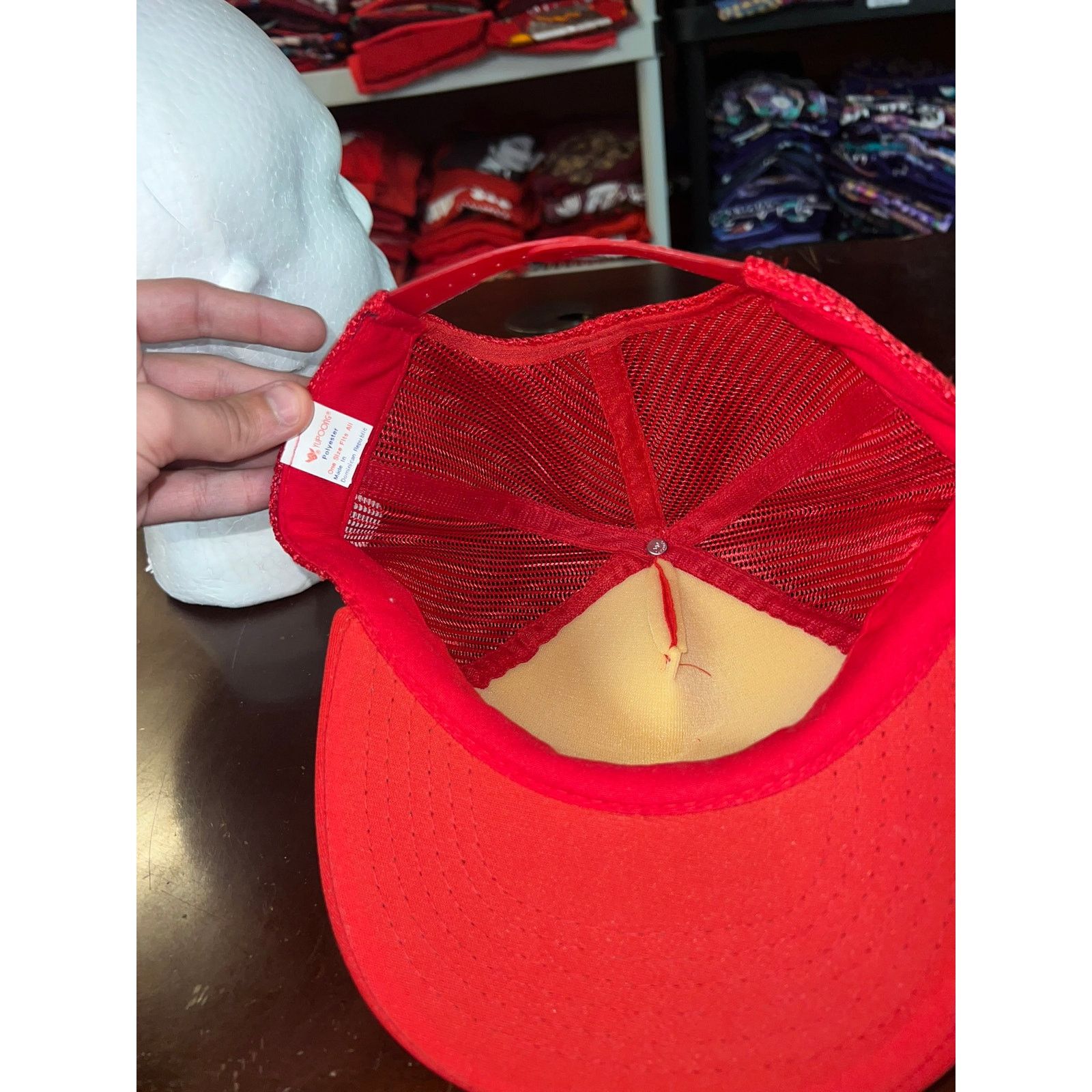 Vintage Vintage Red Blank Hat Trucker Mesh Snapback Cap Headwear OS Size ONE SIZE - 6 Thumbnail