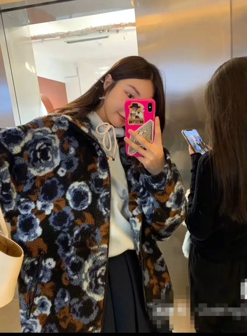 Martine Rose Martine rose Blue rose velvet coat Size US L / EU 52-54 / 3 - 6 Thumbnail