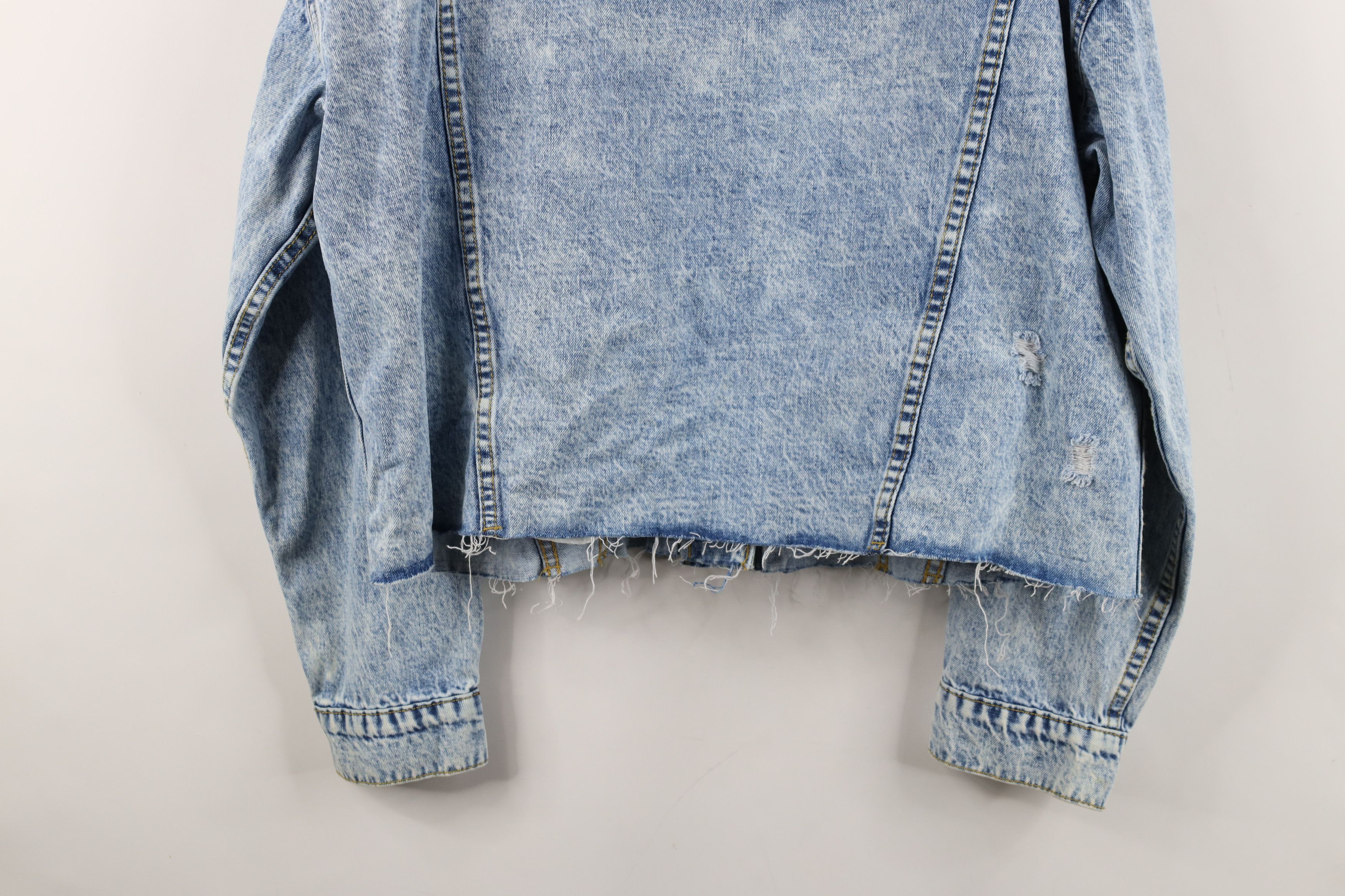 Vintage Buckle BKE Off Cropped Acid Wash Hooded Denim Trucker Jacket Size L / US 10 / IT 46 - 15 Thumbnail