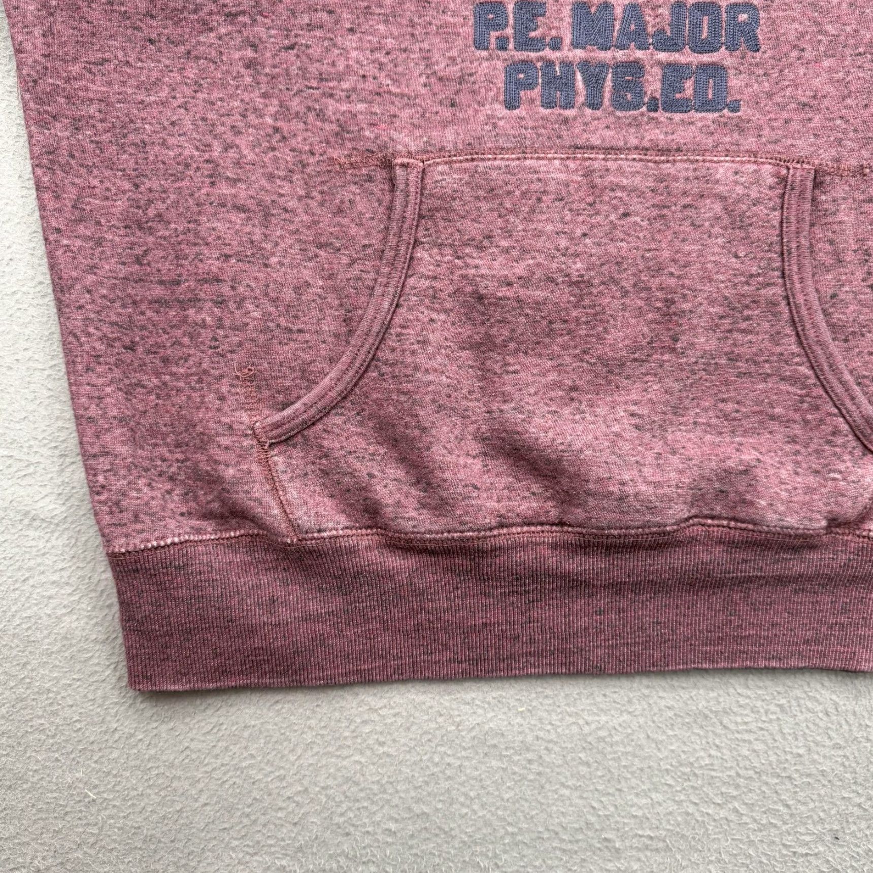 Champion VINTAGE Champion Hoodie Sweatshirt Mens Medium Maroon Kangaroo Pocket Graphic Print C Logo CHAMPION P.E. MAJOR PHYS. ED. Size US M / EU 48-50 / 2 - 6 Thumbnail