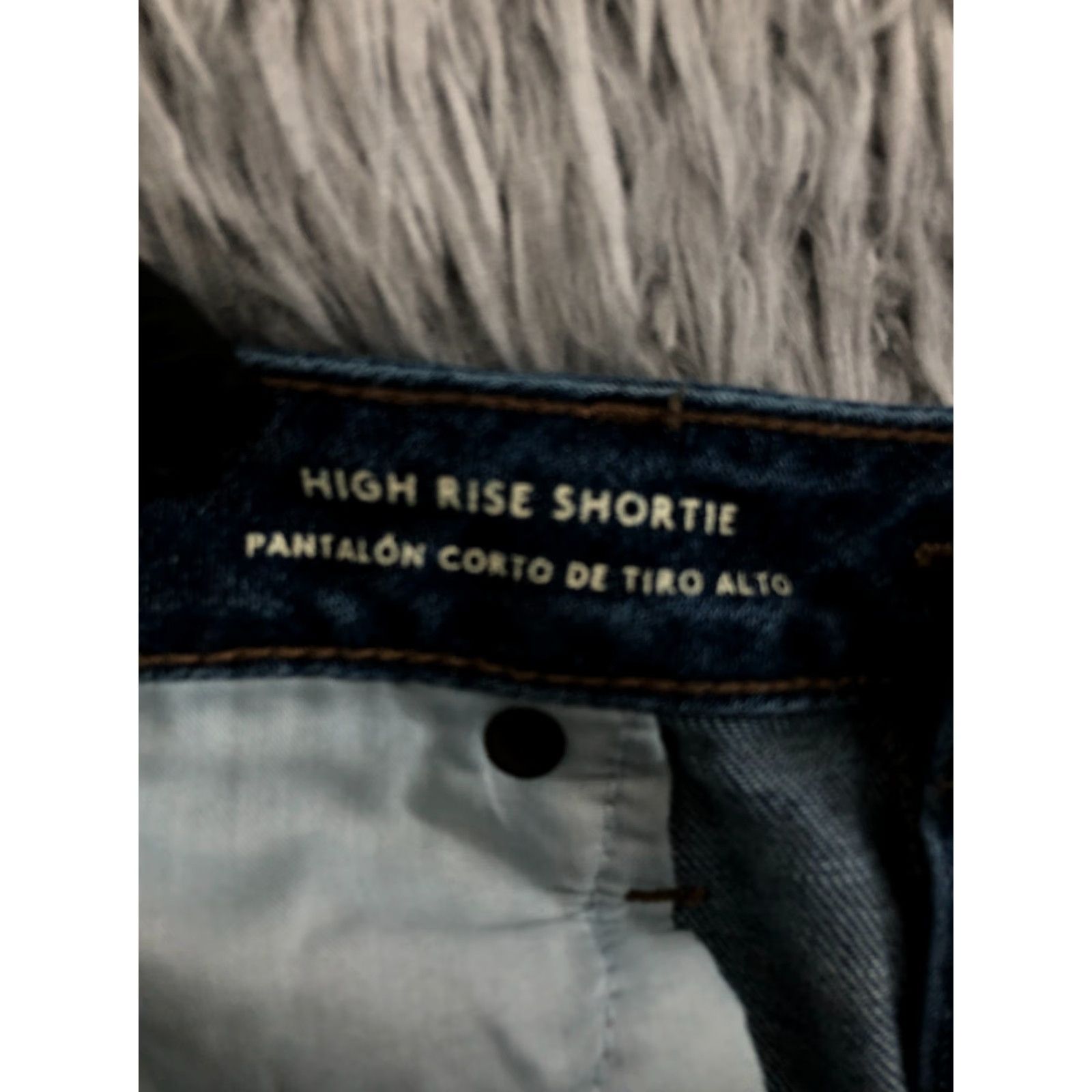 Vintage Universal Thread High Rise Shorts Womens 6 Medium Wash Blue Cut-Off Casual Denim 5-Pocket. Size 28" / US 6 / IT 42 - 7 Thumbnail