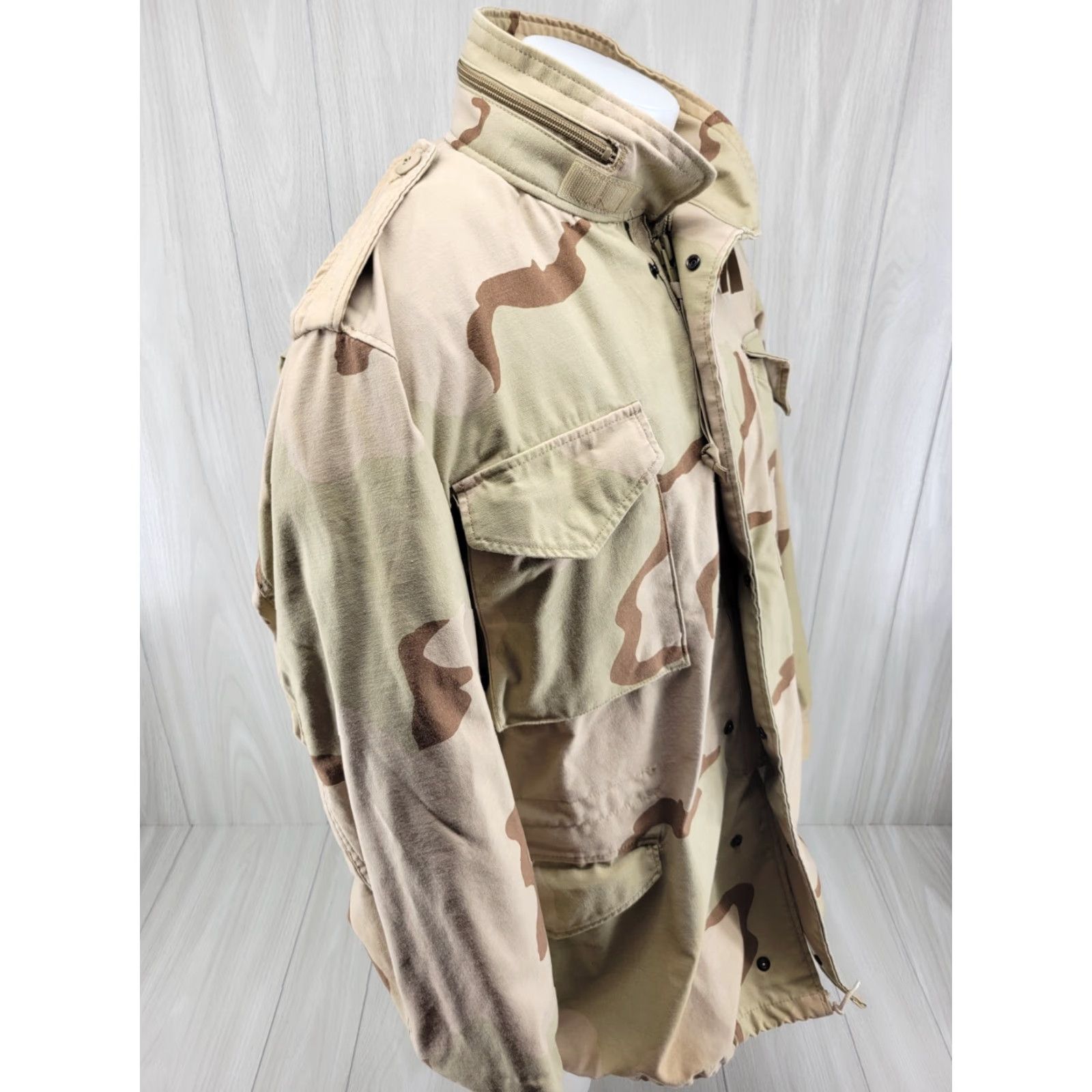 Vintage US ARMY Field Jacket Desert Camouflage Pattern Medium Long Jacket Mens Camouflage Military Coat Long 32.5" Down Back Size US M / EU 48-50 / 2 - 6 Thumbnail