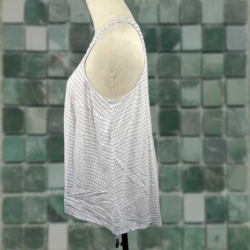 Old Navy Old Navy Tank Top White Navy Print High Neck Keyhole Boho Coastal Summer EUC Womens M Sleeveless Rayon Light-weight Casual Geometric Size M / US 6-8 / IT 42-44 - 1 Thumbnail