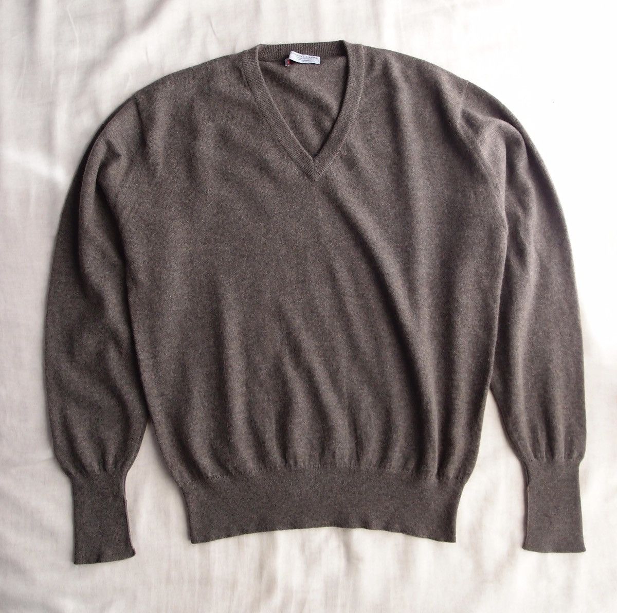 Turnbull & Asser Turnbull & Asser Cashmere V-Neck Jumper Made in Scotland Size US S / EU 44-46 / 1 - 1 Thumbnail
