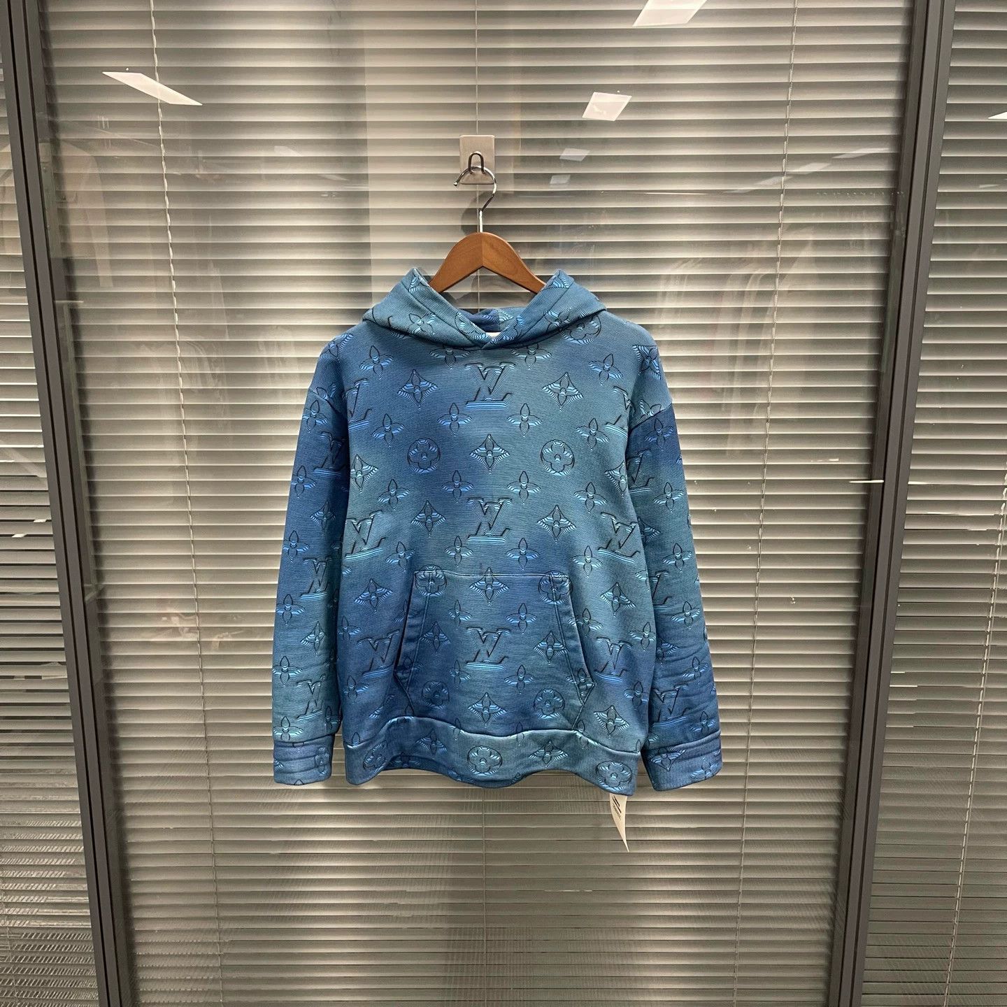 Louis Vuitton LV blue all-over gradient sweatshirt M 99 new #10609 Size US M / EU 48-50 / 2 - 1 Thumbnail