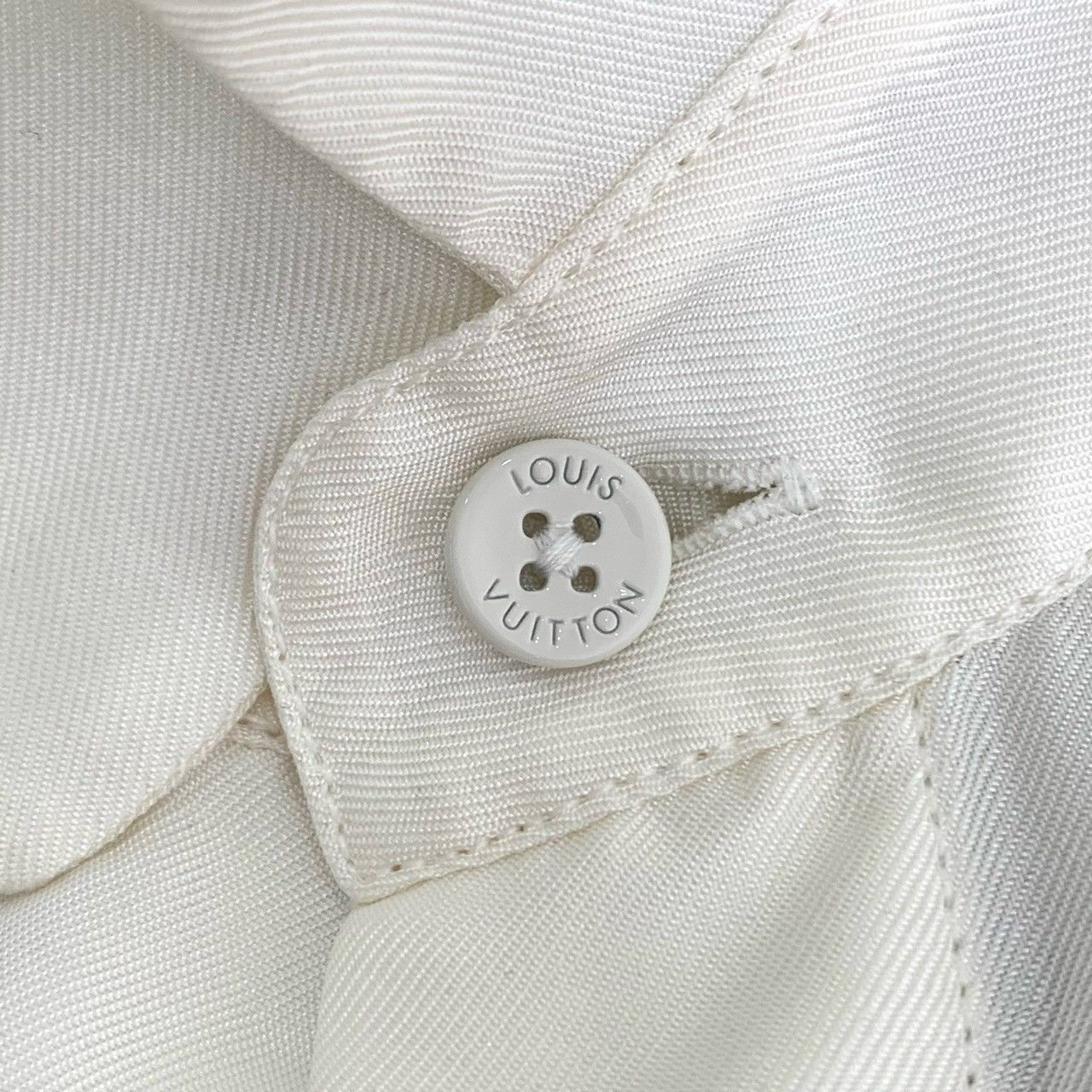 Louis Vuitton Louis Vuitton Beige Silk Long Sleeve Shirt K26WX Size US M / EU 48-50 / 2 - 6 Thumbnail