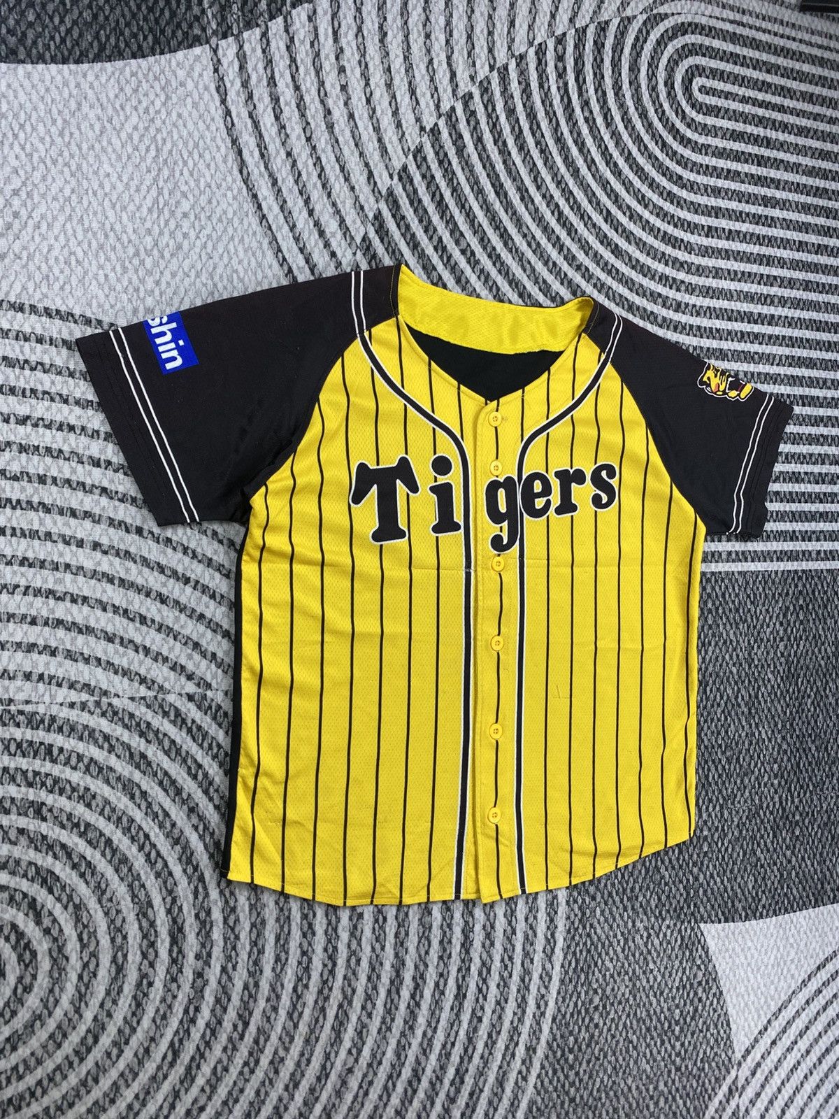 Mizuno Vintage Mizuno Hanshin Tiger Logo Striped Jersey Size US M / EU 48-50 / 2 - 3 Thumbnail