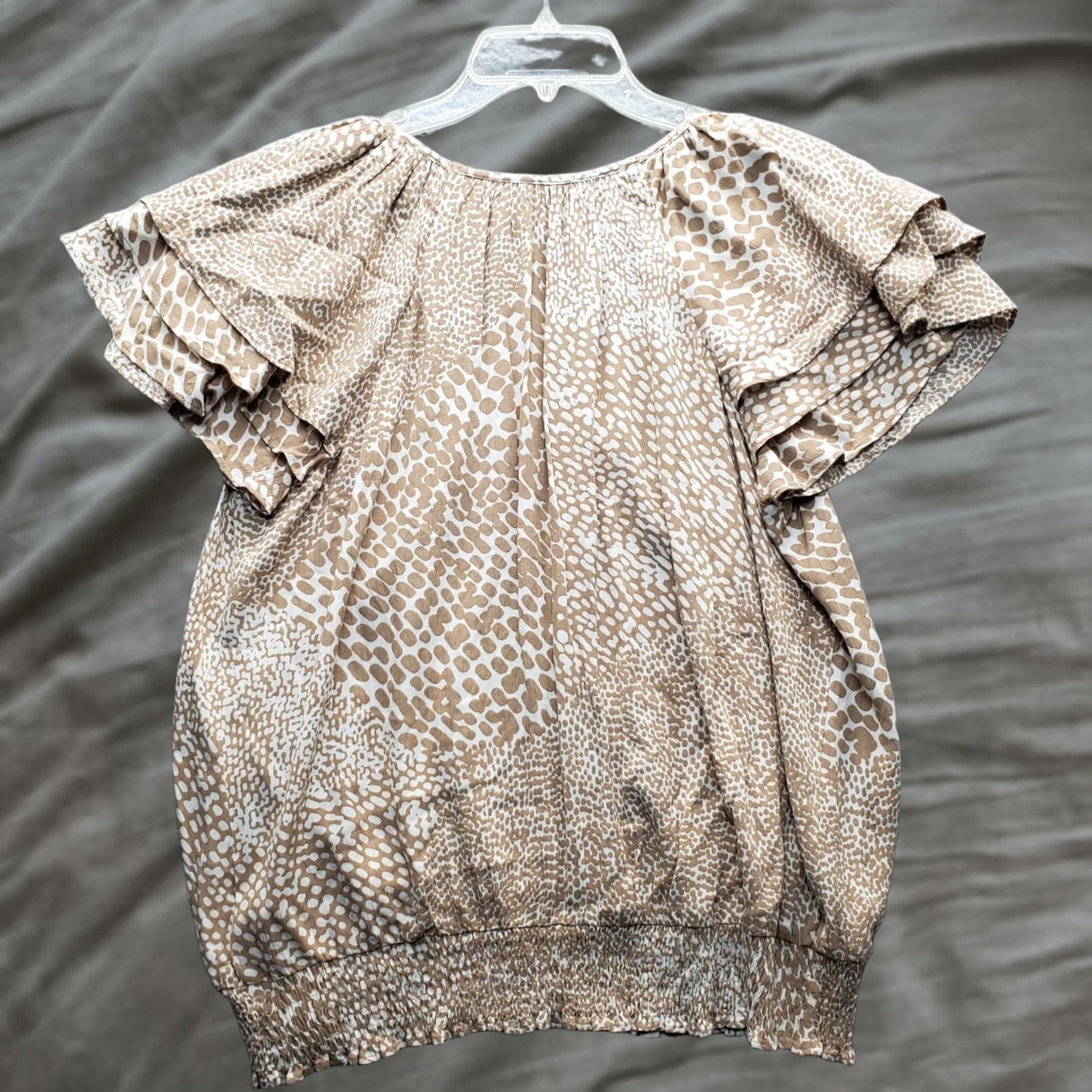 Express Express Blouse Women Size L Multi Animal Print Flutter Sleeve V-Neck Smocked Hem Size L / US 10 / IT 46 - 1 Thumbnail
