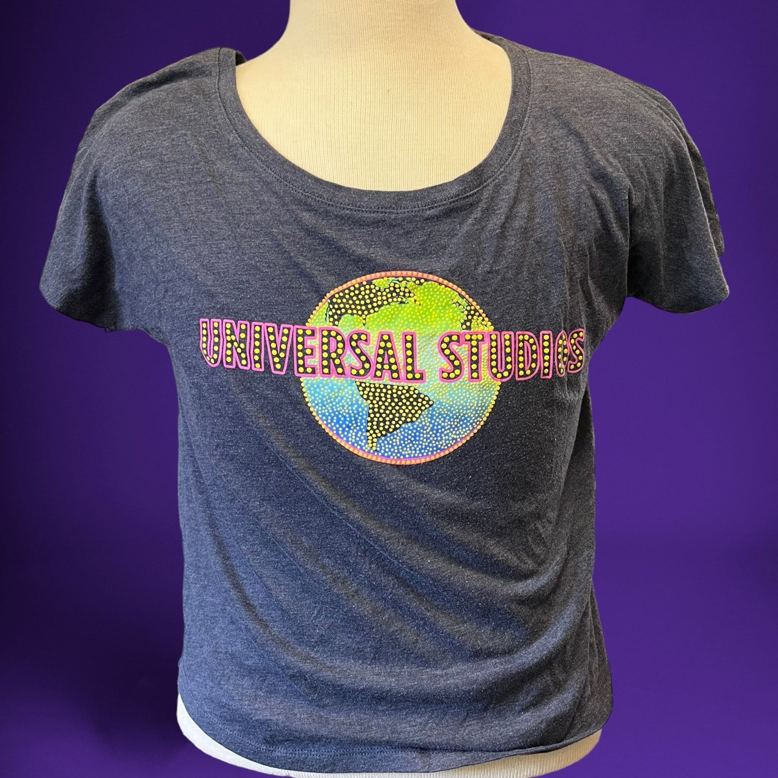 Other Universal Studios Shirt Puff Paint World Globe Womens Medium Size M / US 6-8 / IT 42-44 - 1 Thumbnail