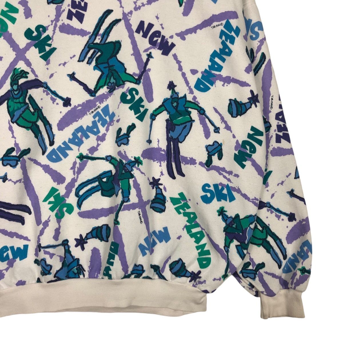Vintage Vintaeg New Zealand Ski Ice Vintage Souvenir Sweatshirt Size US L / EU 52-54 / 3 - 4 Thumbnail