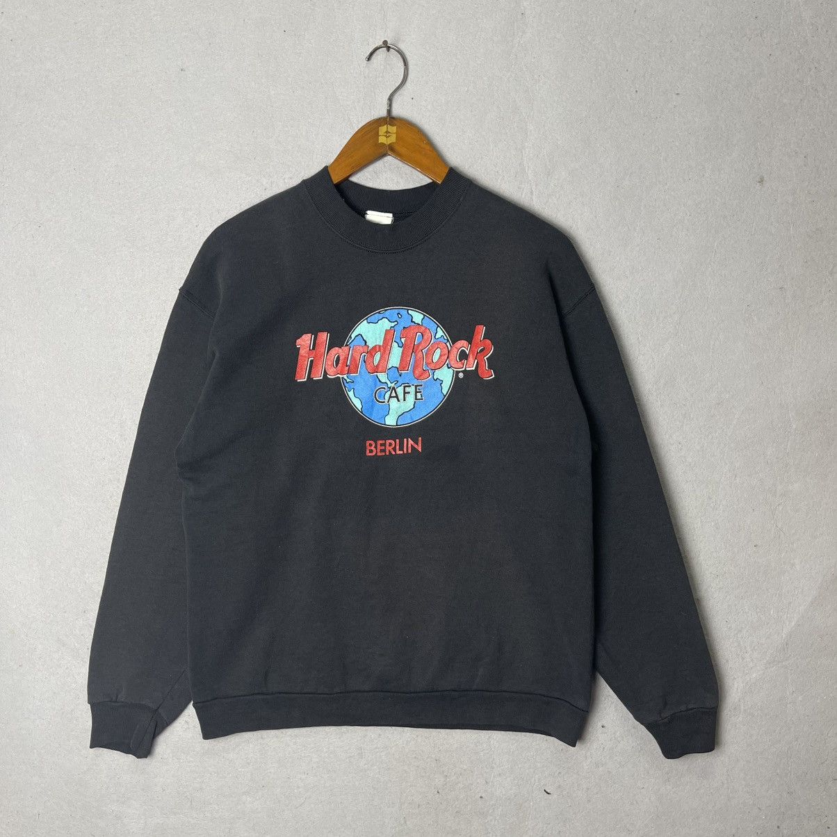 Hard Rock Cafe Vintage Hard Rock Cafe Berlin Crewneck Sweatshirt Size US L / EU 52-54 / 3 - 1 Thumbnail