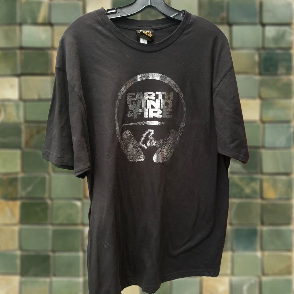 Vintage VINTAGE Earth Wind and Fire Sumner Tour black T-Shirt XL Men Shirt Short Sleeve Crew Neck 2009 Music Size US XL / EU 56 / 4 - 1 Thumbnail