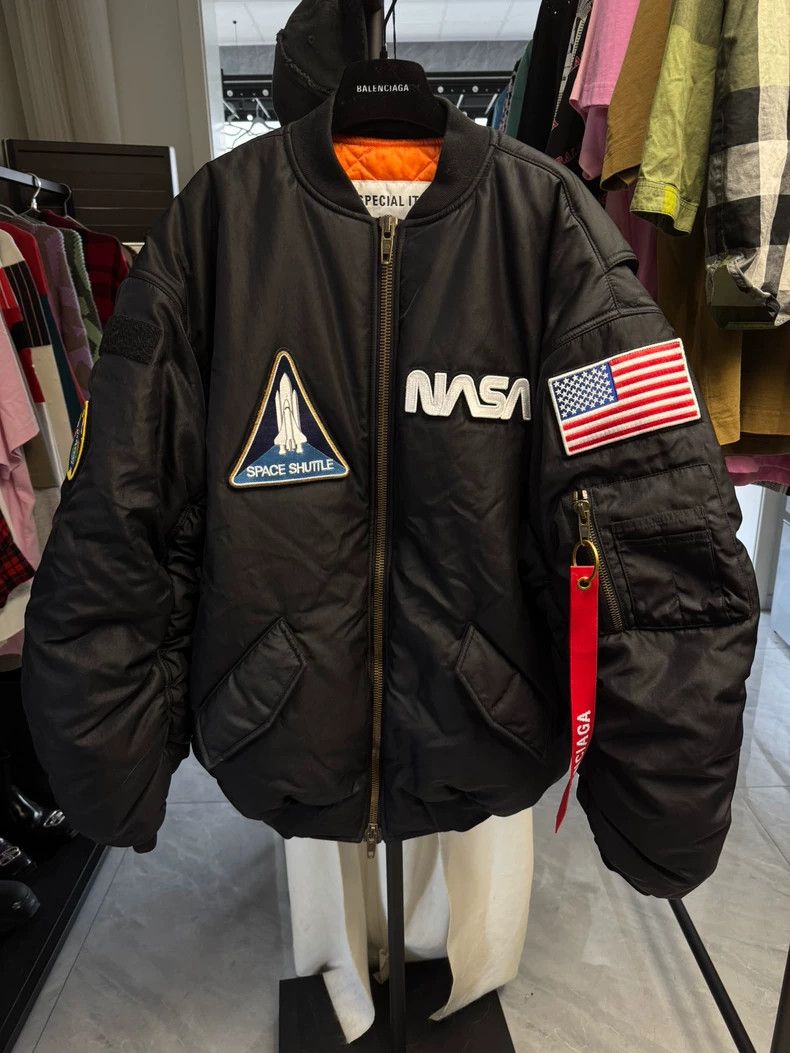 Balenciaga Balenciaga x NASA Bomber Jacket Size US M / EU 48-50 / 2 - 1 Thumbnail