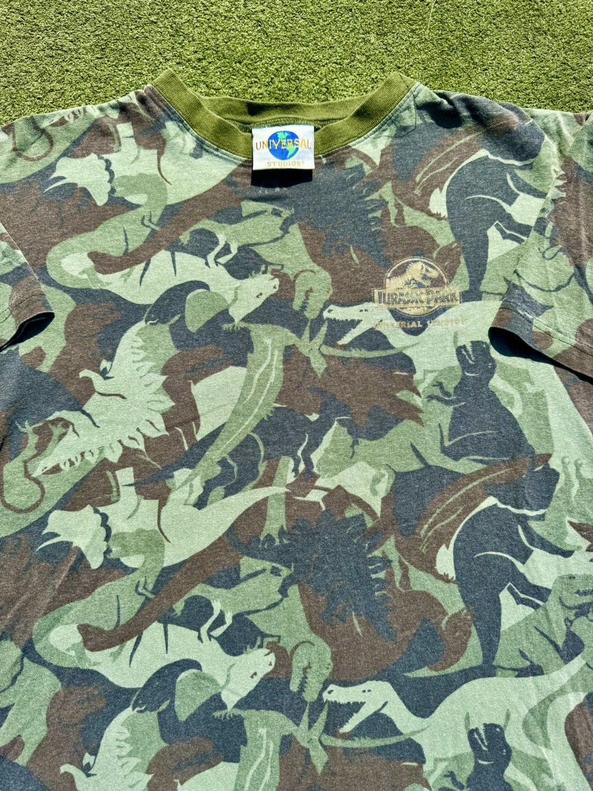Universal Studios × Vintage 1997 Jurassic Park Universal Studios 90’s Camo Movie T-Shirt Size US L / EU 52-54 / 3 - 2 Thumbnail