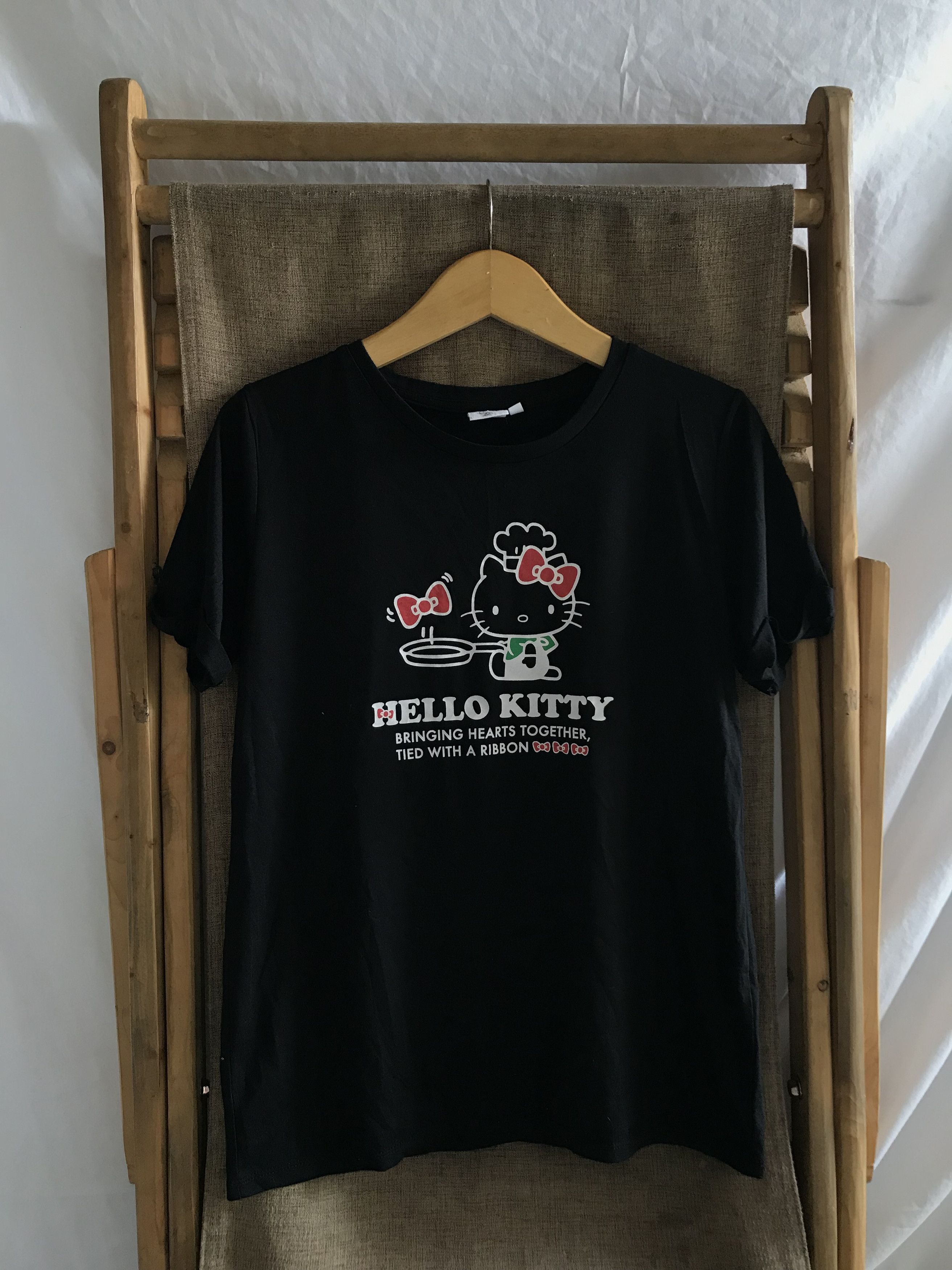 20471120 × Hysteric Glamour × Vintage Hello Kitty Cooking Ribbon Print Short Sleeve Size M / US 6-8 / IT 42-44 - 1 Thumbnail