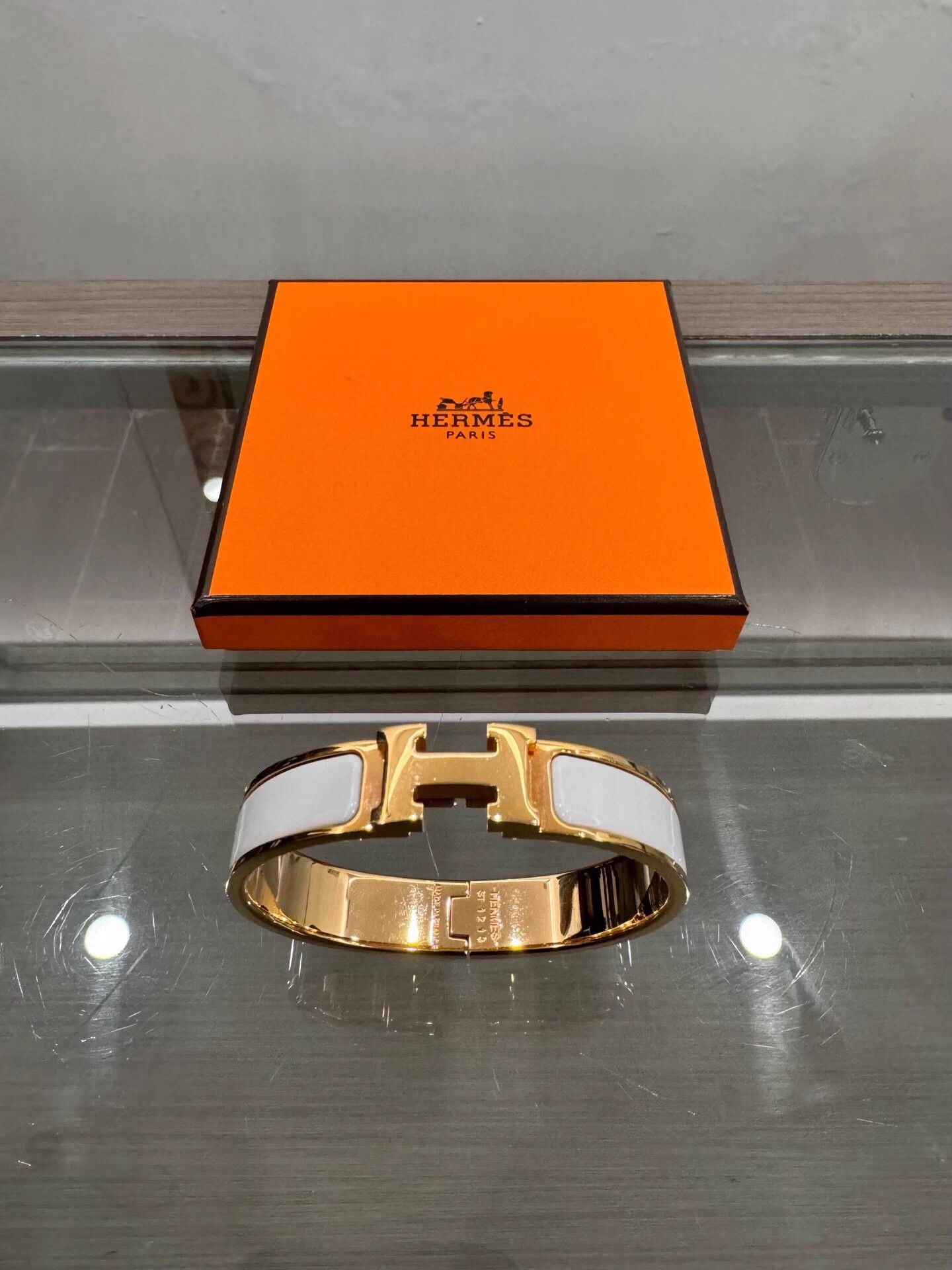 Hermes Hermes Clic H White Enamel Gold Clasp Bracelet PM Size ONE SIZE - 1 Thumbnail