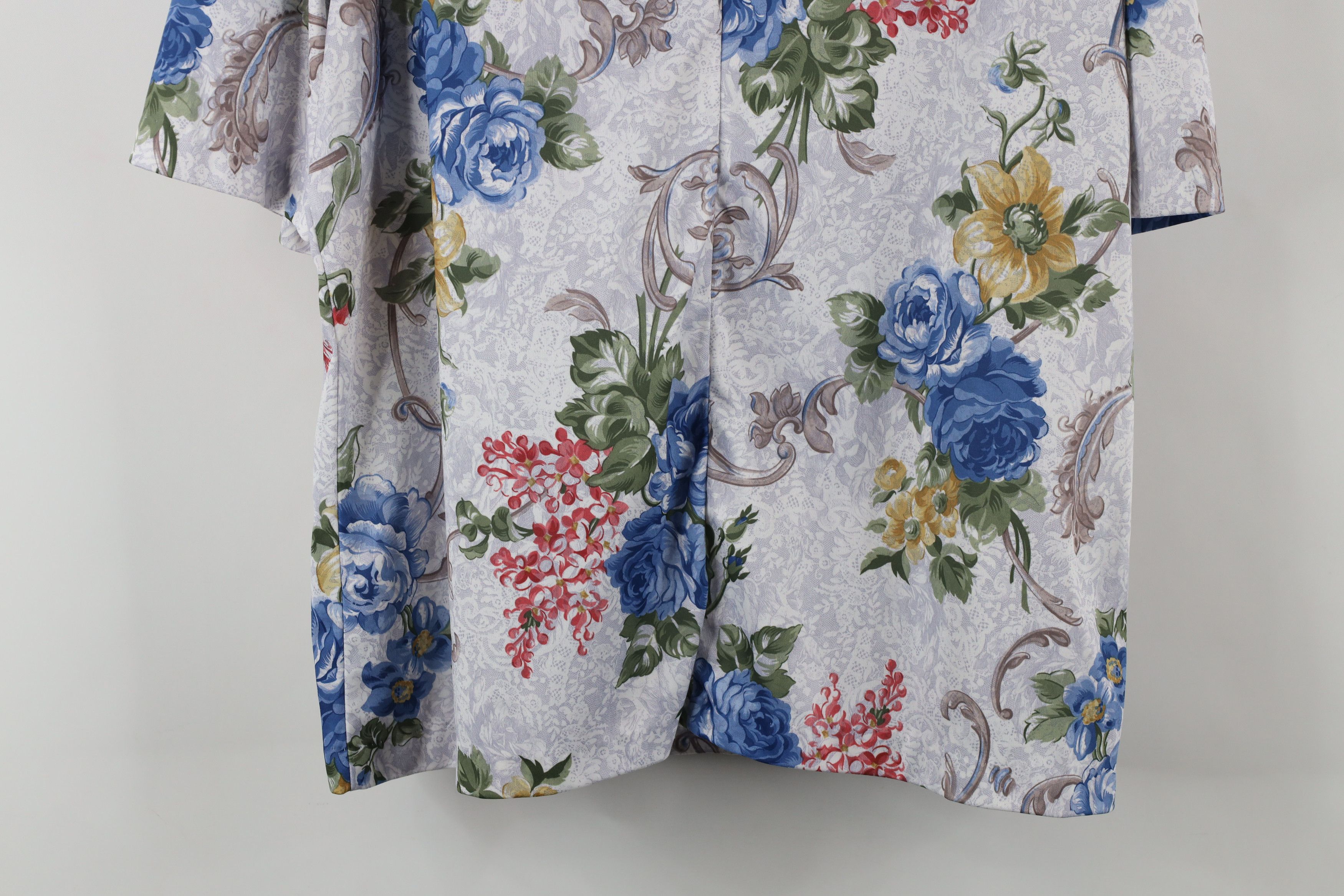 Vintage Vintage 90s Streetwear Flower Button Back T-Shirt USA Size L / US 10 / IT 46 - 11 Thumbnail