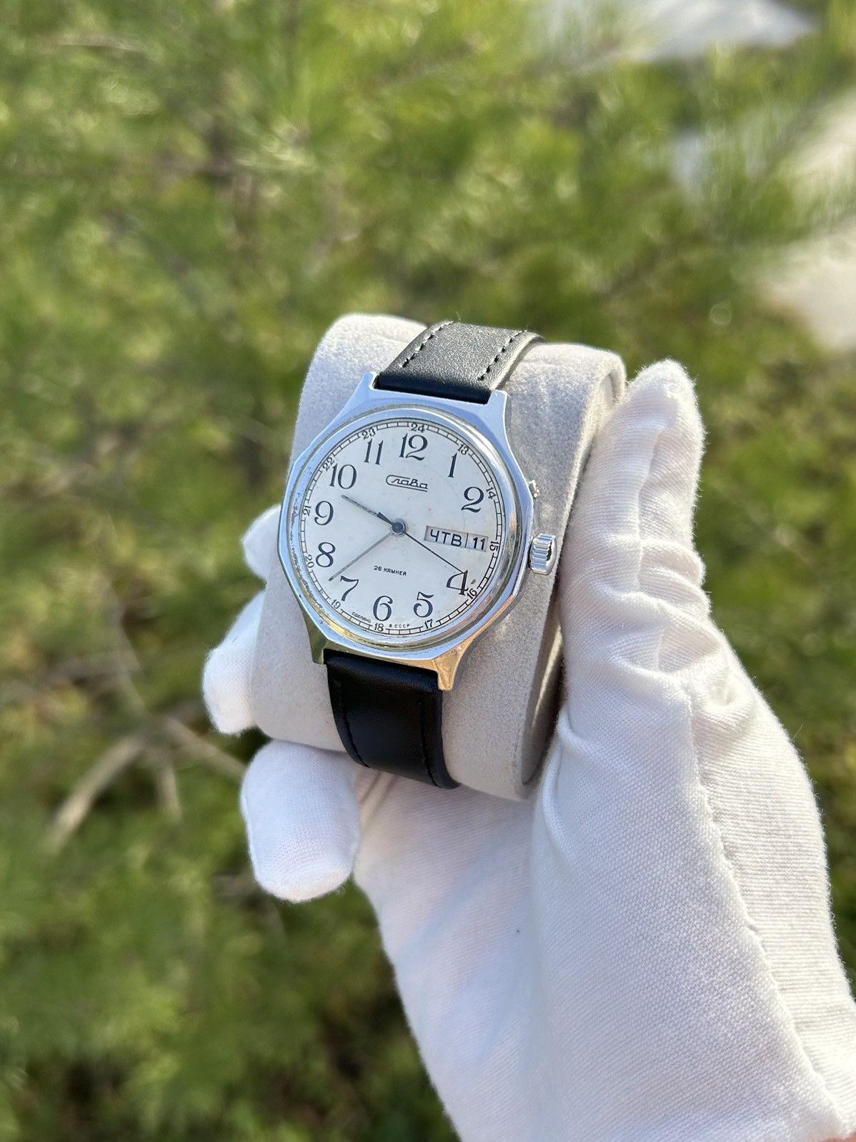 Vintage Vintage Watch Slava Mechanical Made in USSR Authentic 1980s Size ONE SIZE - 4 Thumbnail