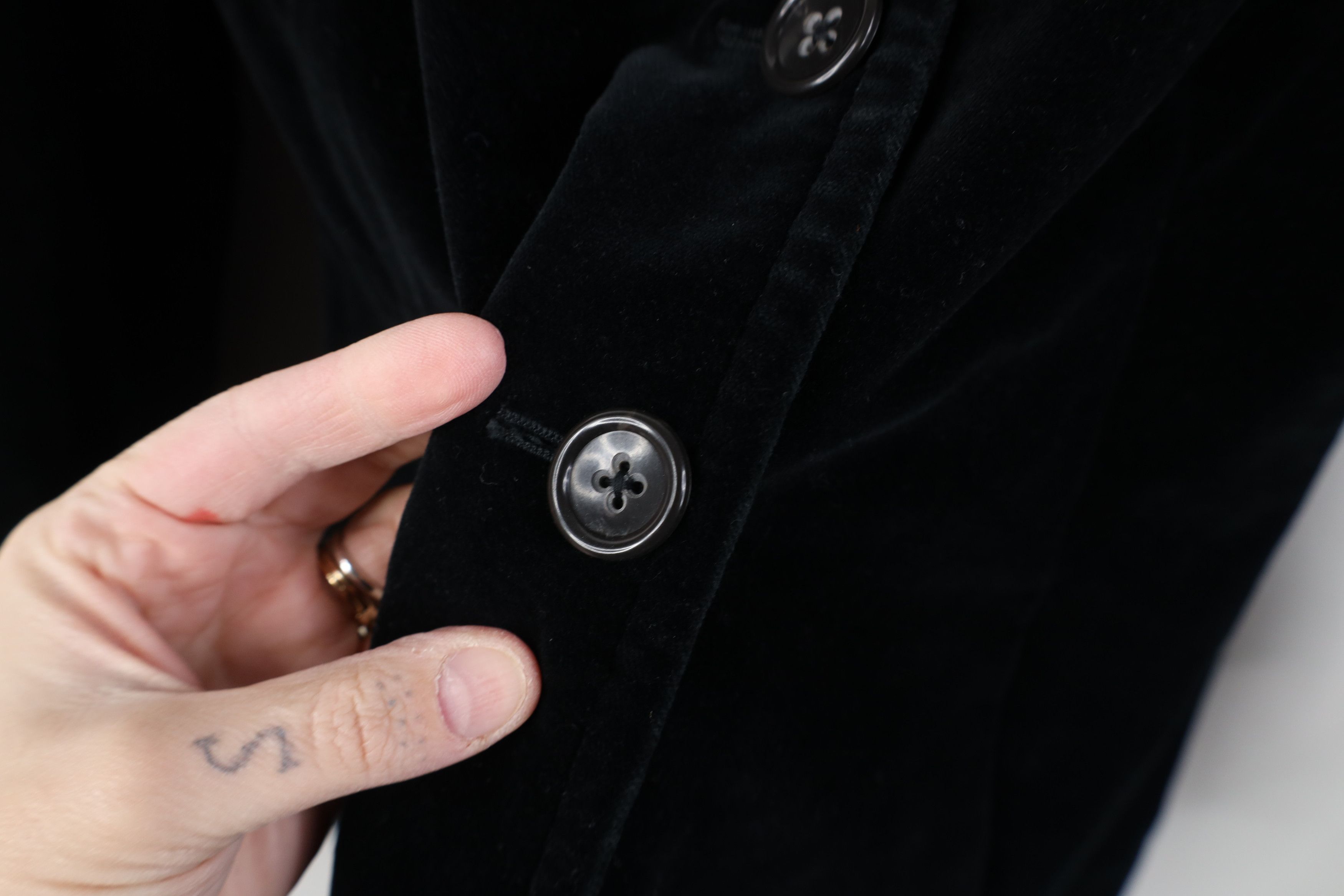 Banana Republic Vintage Banana Republic Velvet Velour Button Jacket Black Size L / US 10 / IT 46 - 4 Thumbnail