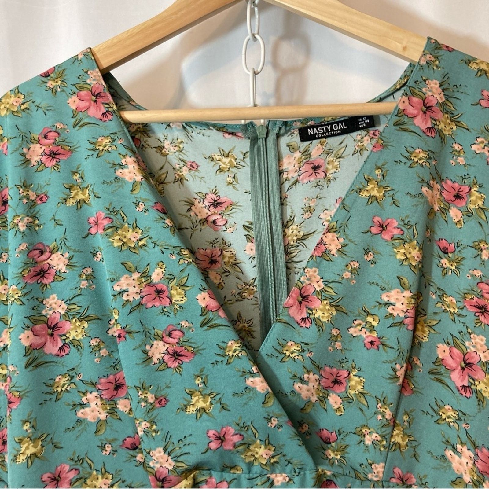 Nasty Gal Nasty Gal Floral Crossover V-Neck Flounce Slit Mini Dress Size M / US 6-8 / IT 42-44 - 5 Thumbnail