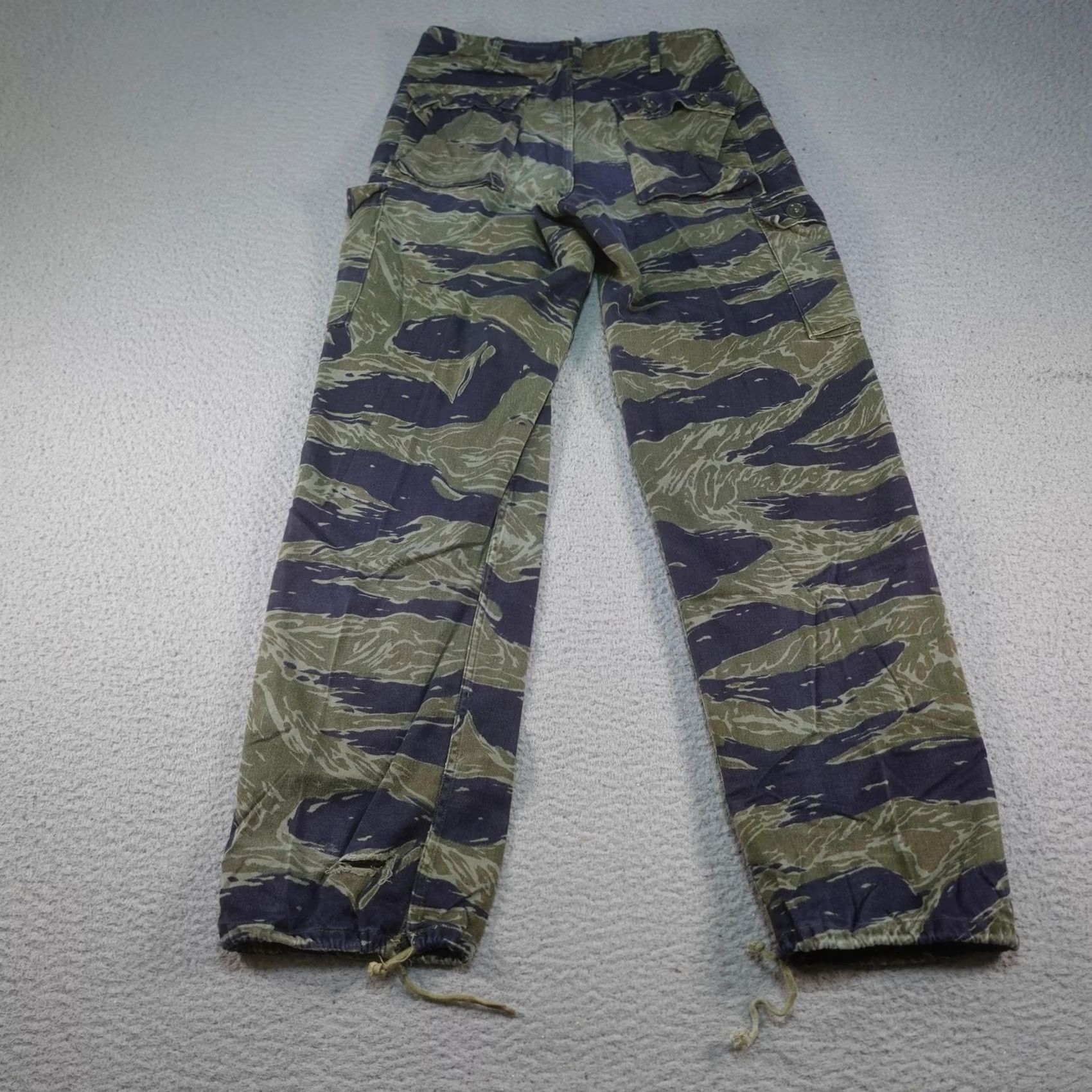 Vintage VINTAGE Vietnam War Tiger Stripe Pants M Men Casual Cargo Pockets 28x29 Green Camouflage Army Season Fall Mens Size US 31 - 5 Thumbnail
